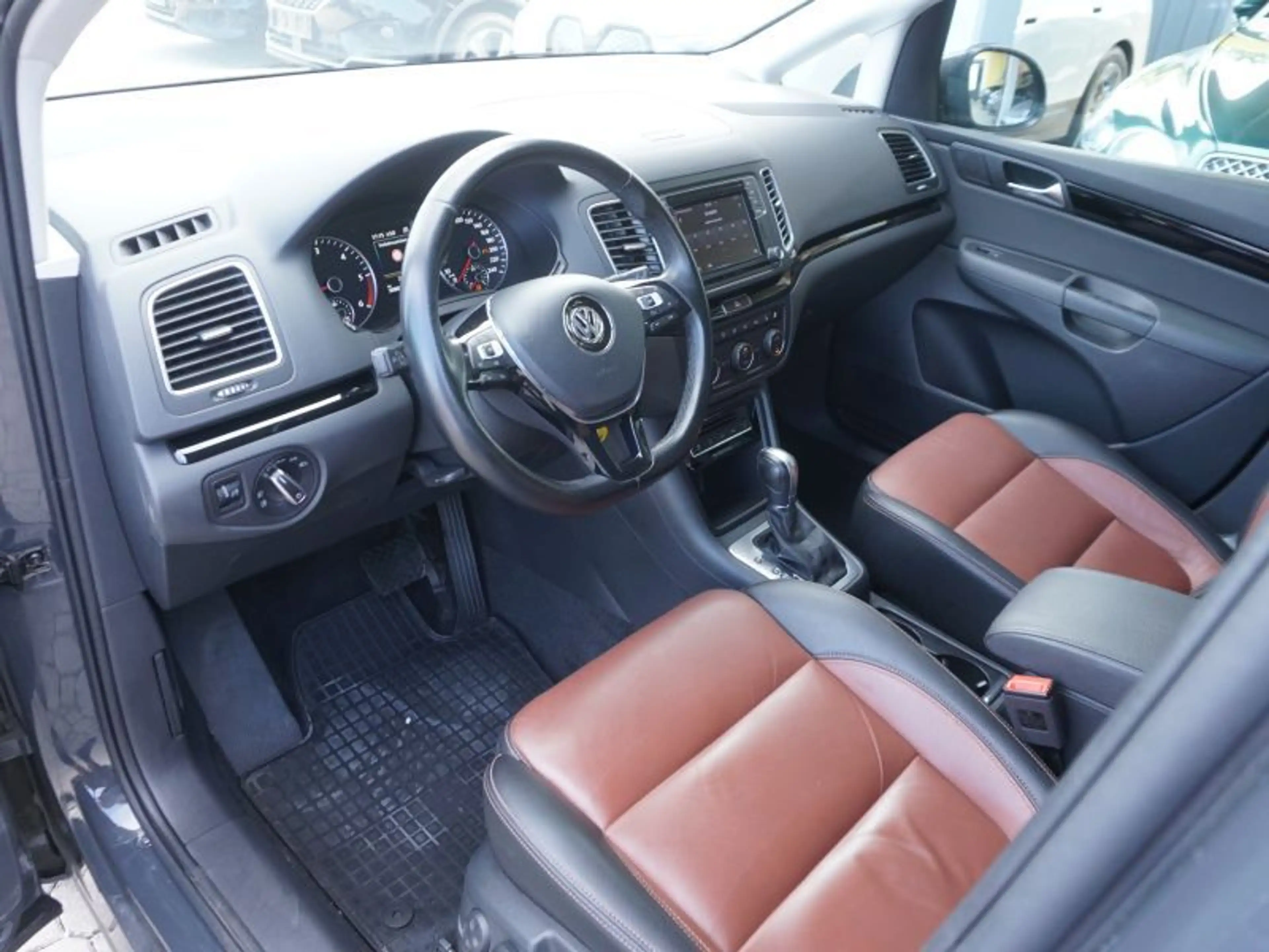 Volkswagen Sharan Business+ SCR 2,0 TDI DSG *LEDER+NAVI+XENON* — photo 8