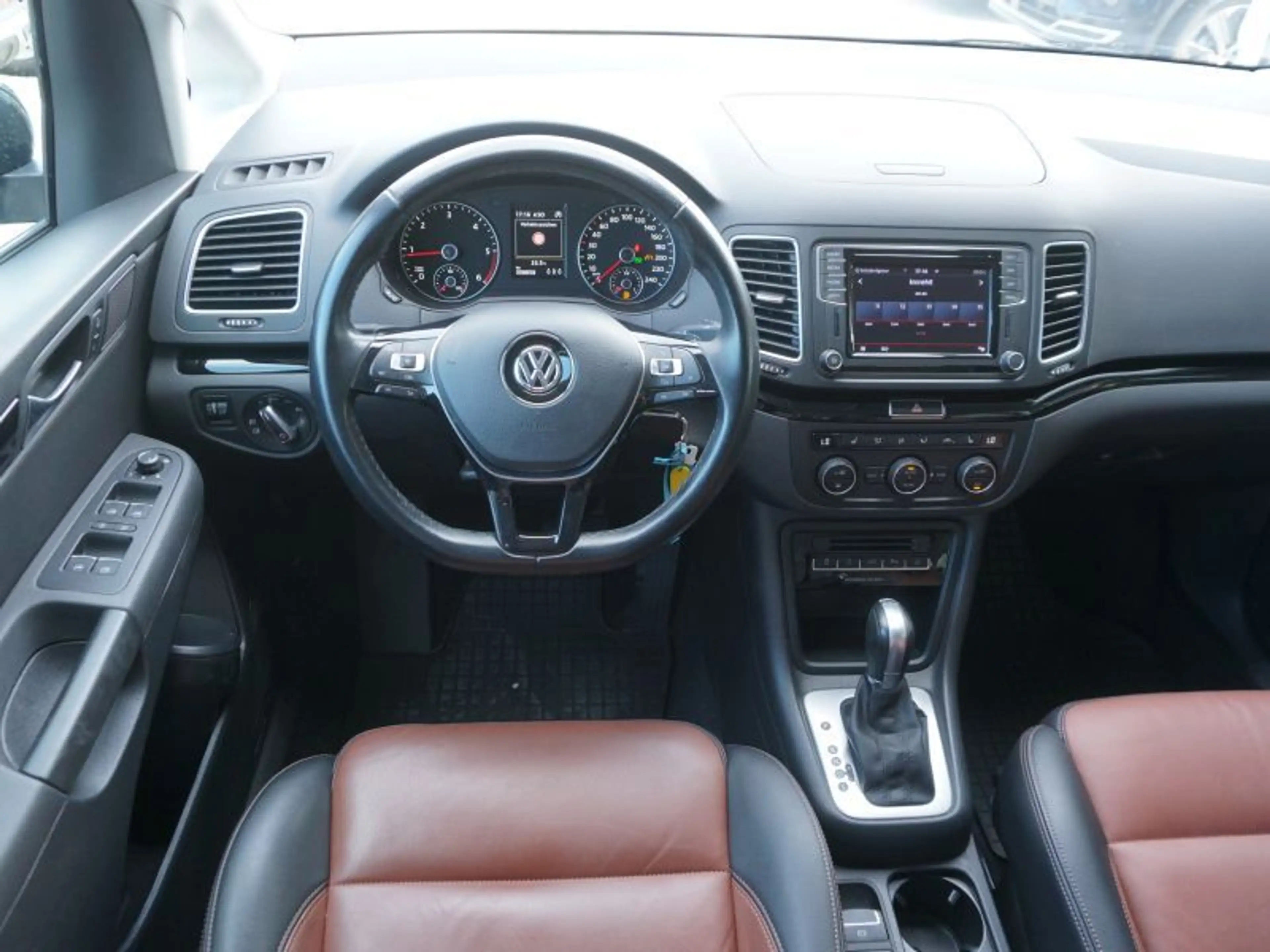 Volkswagen Sharan Business+ SCR 2,0 TDI DSG *LEDER+NAVI+XENON* — photo 9