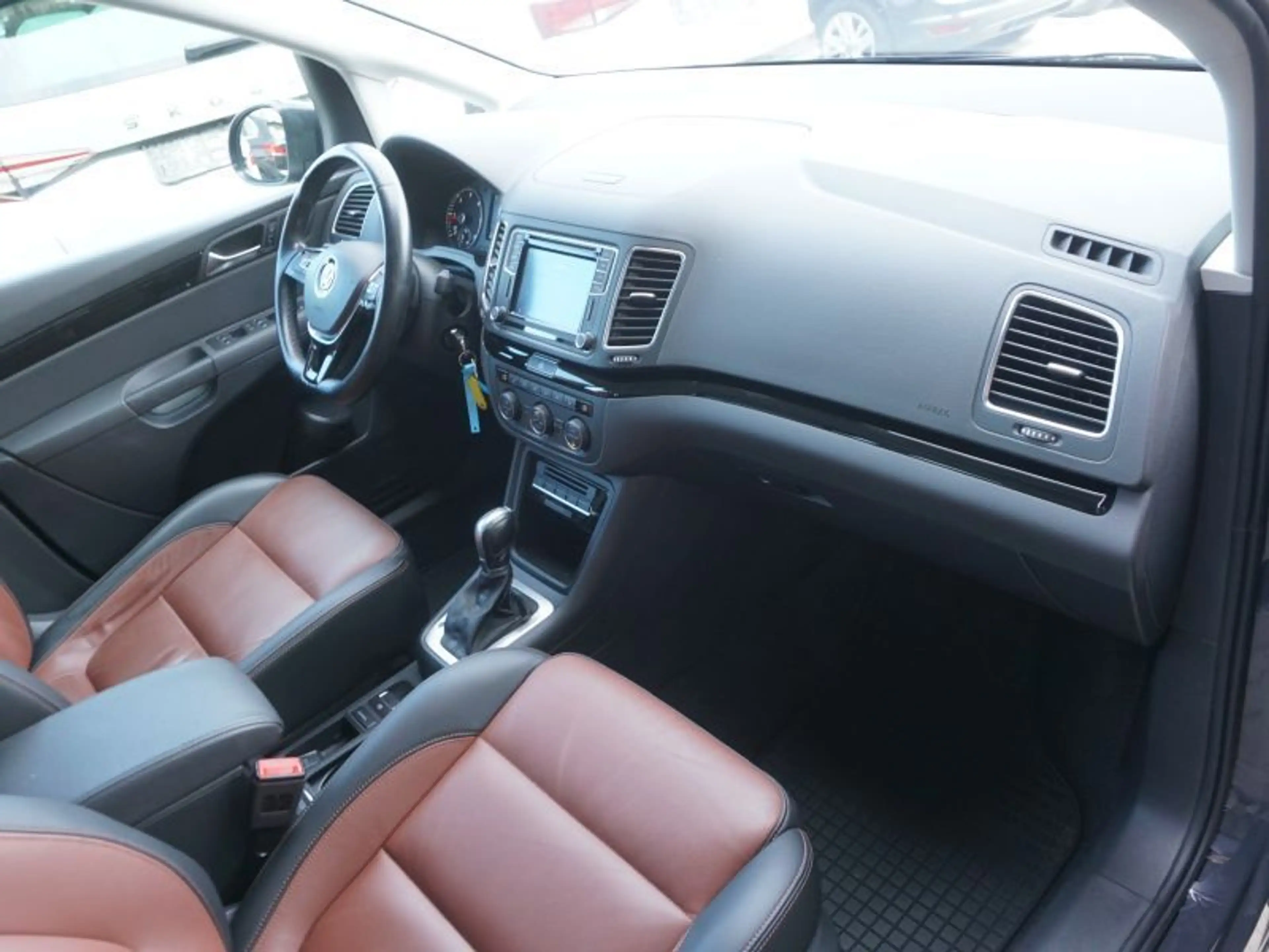 Volkswagen Sharan Business+ SCR 2,0 TDI DSG *LEDER+NAVI+XENON* — photo 11