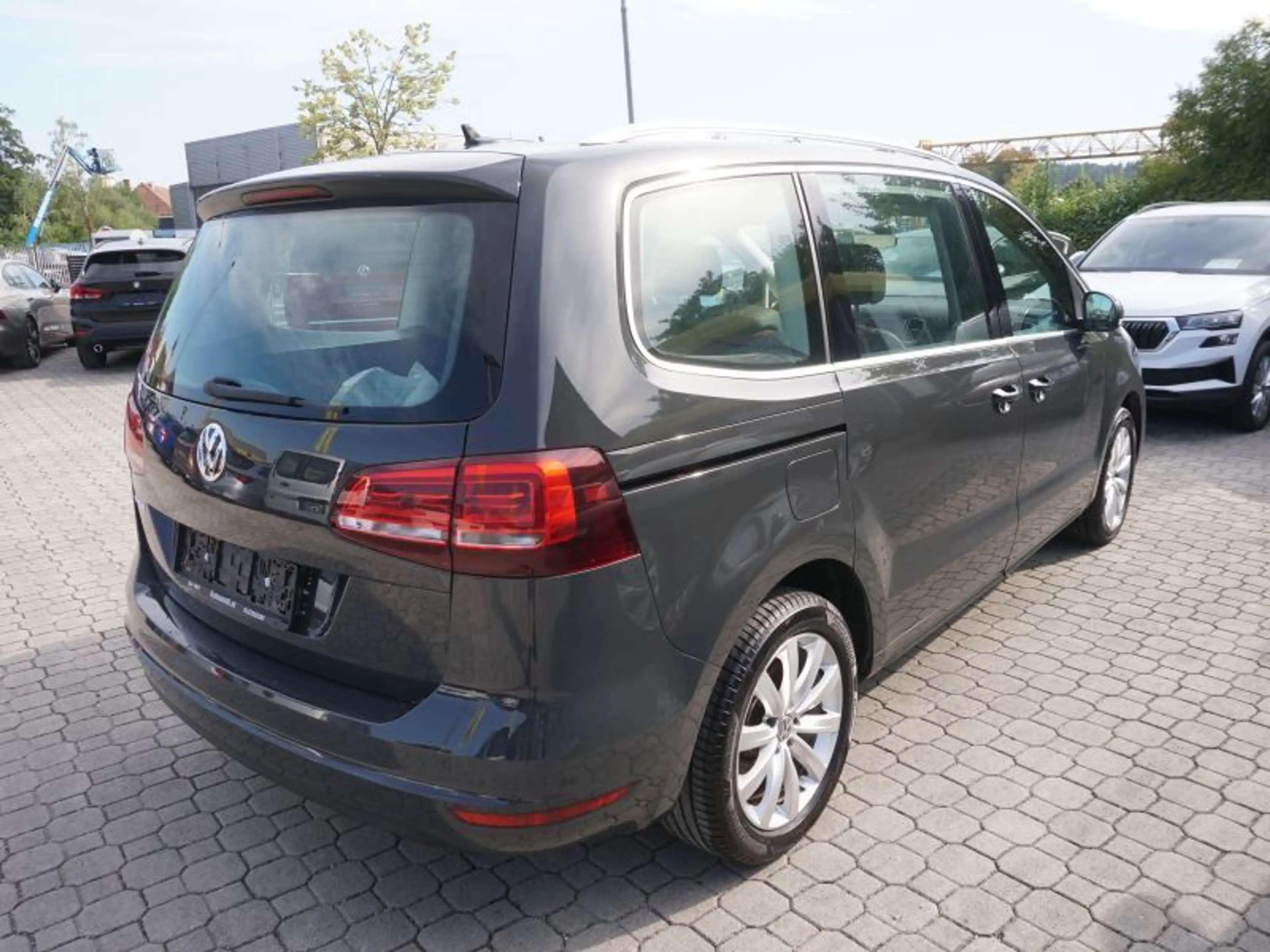 Volkswagen Sharan Business+ SCR 2,0 TDI DSG *LEDER+NAVI+XENON* — photo 4