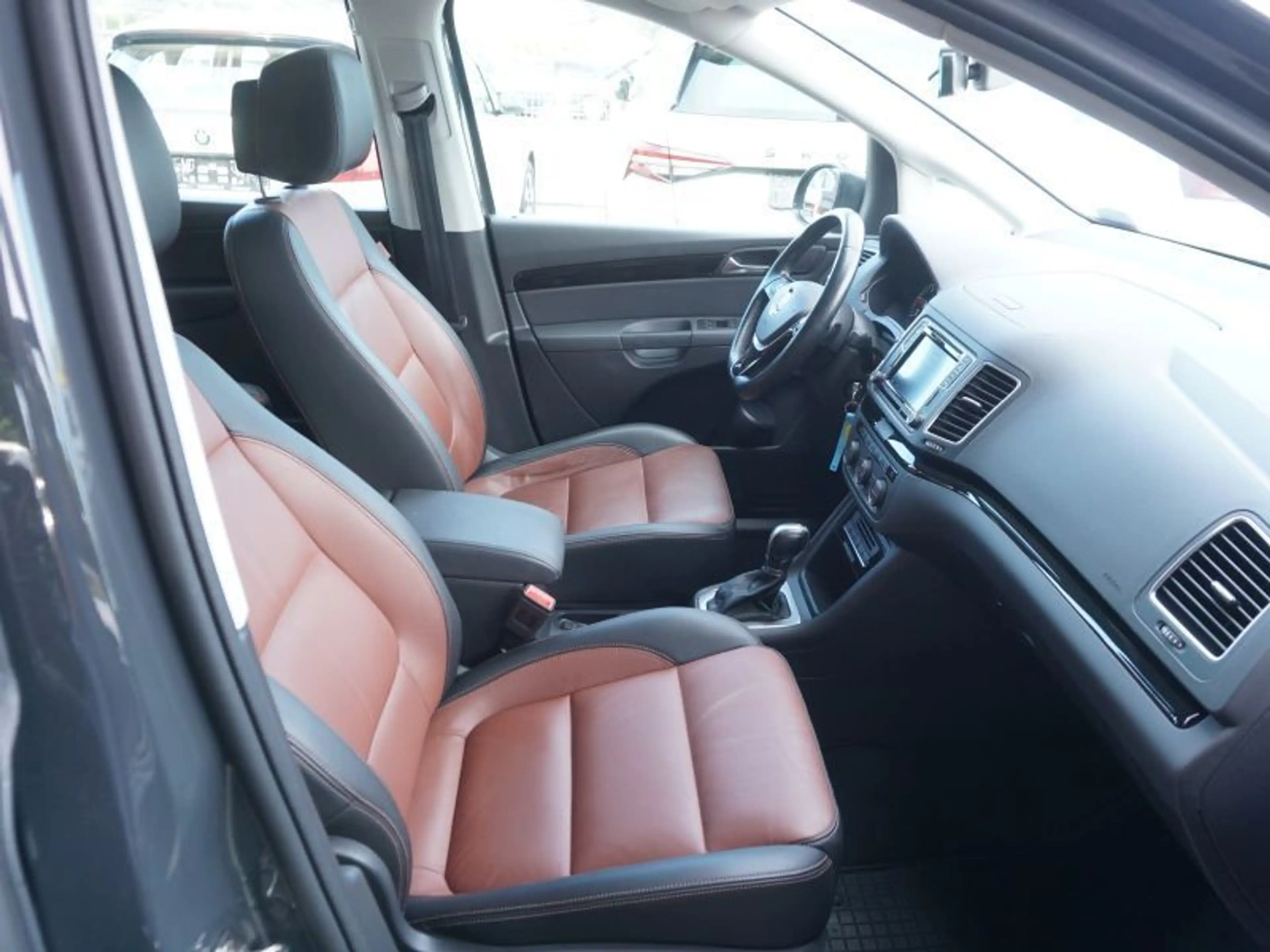 Volkswagen Sharan Business+ SCR 2,0 TDI DSG *LEDER+NAVI+XENON* — photo 10