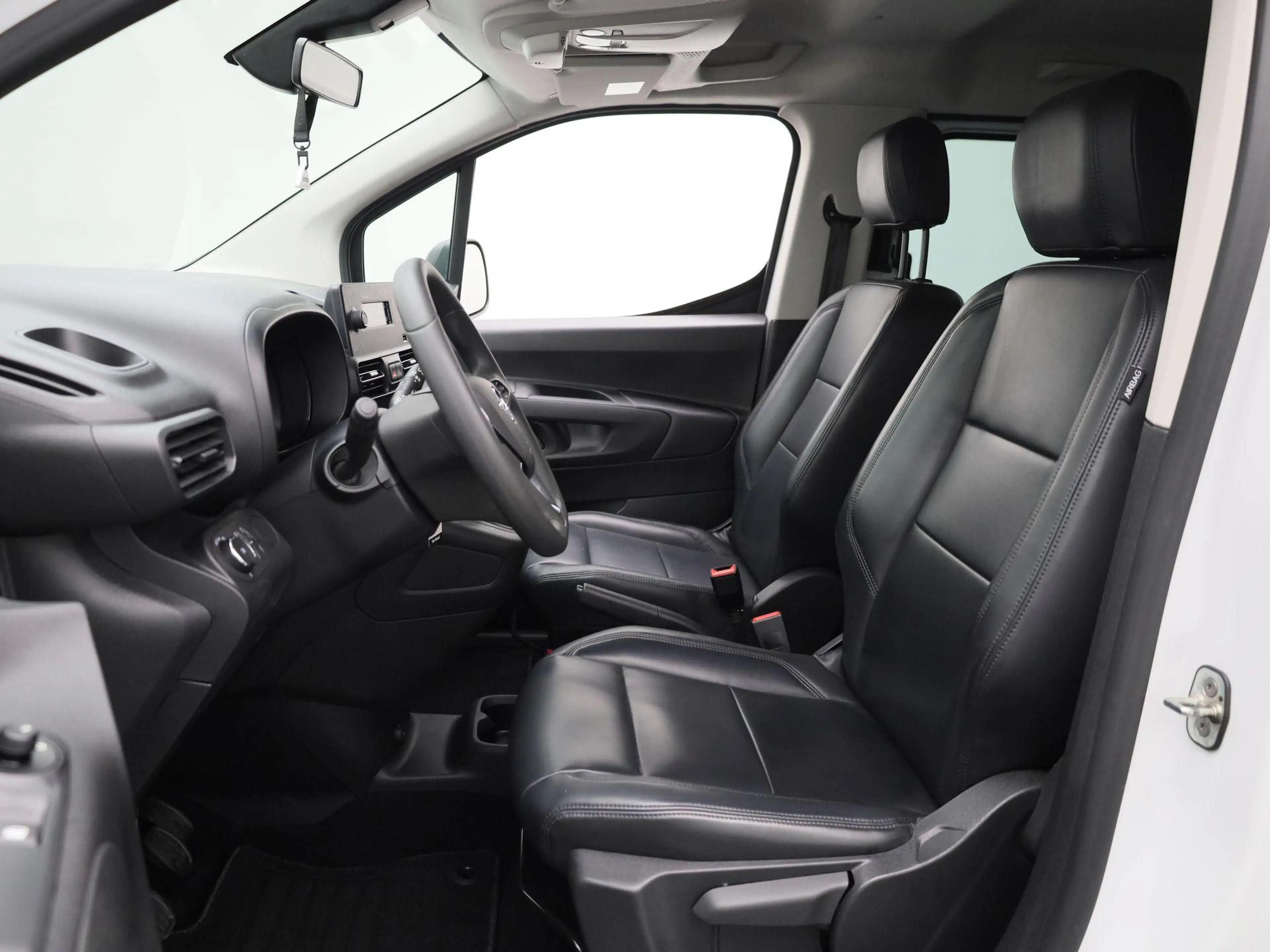 Opel Combo Life 1.5 Turbo D 100 MT6 Edition | PDC A | Bluetooth | — photo 13