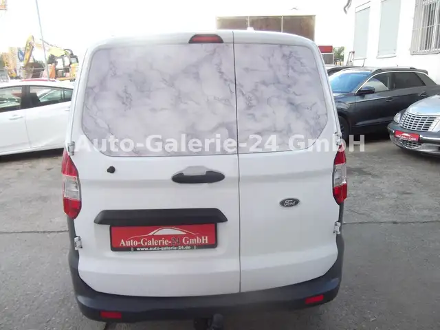 Ford Transit Courier view 11
