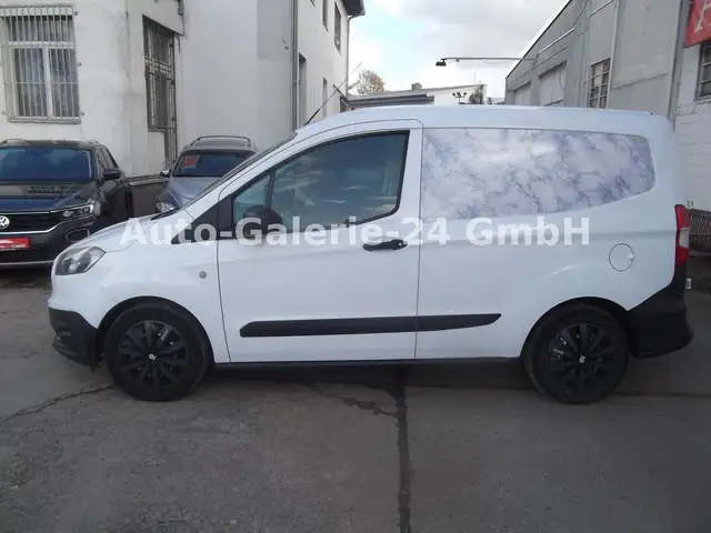 Ford Transit Courier view 6