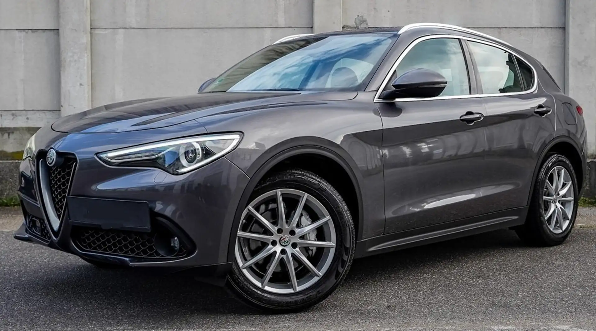 Alfa Romeo Stelvio Stelvio 2.2 Diesel 16V AT8-Q4 Executive Grijs - 1