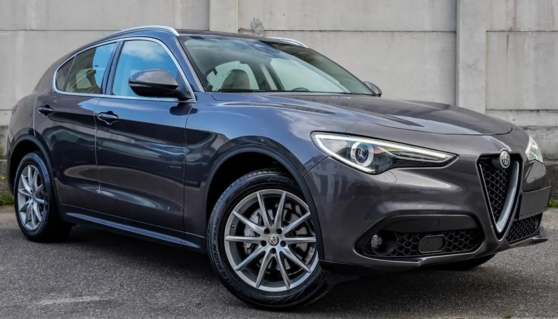 Alfa Romeo Stelvio Stelvio 2.2 Diesel 16V AT8-Q4 Executive Grijs - 2