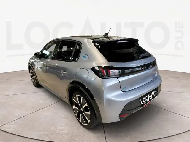 Peugeot 208 view 5