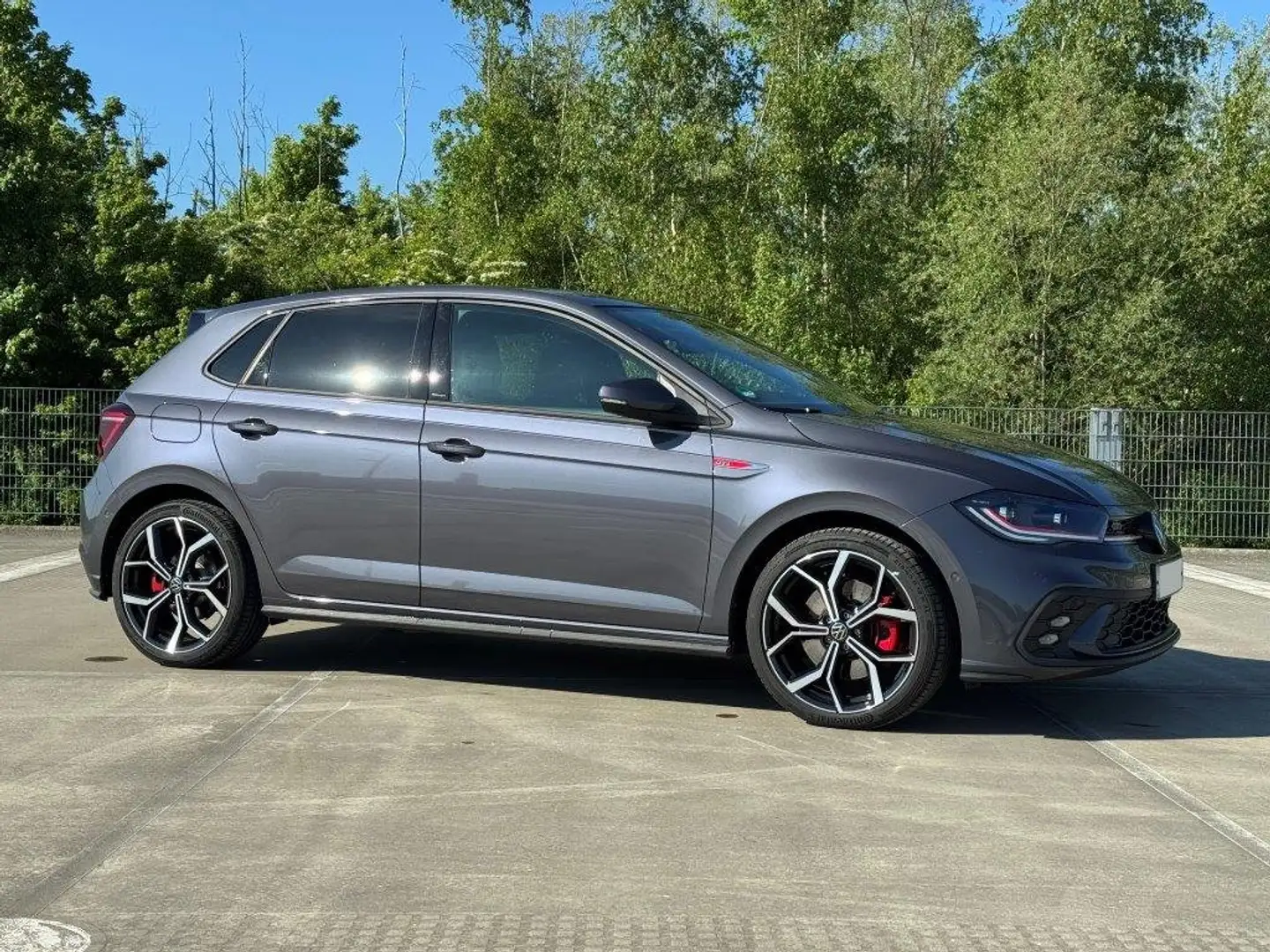 Volkswagen Polo GTI 7-Gang DSG Alarm,Navi,Kessy,Pano,ACC,Kamera uvm. Gris - 1