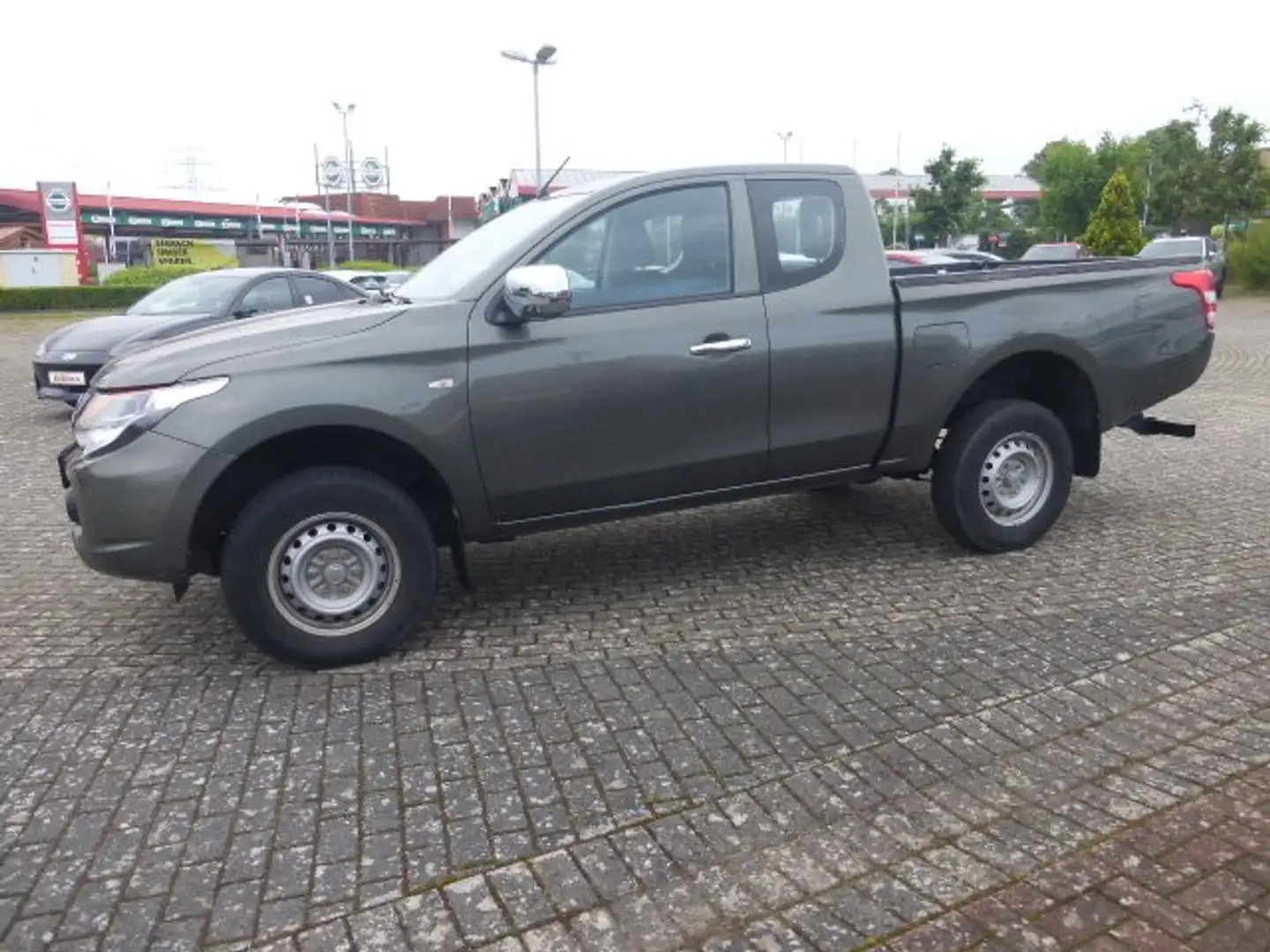 Mitsubishi L200 Basis Club Cab 4WD AHK+Wanne Vert - 2