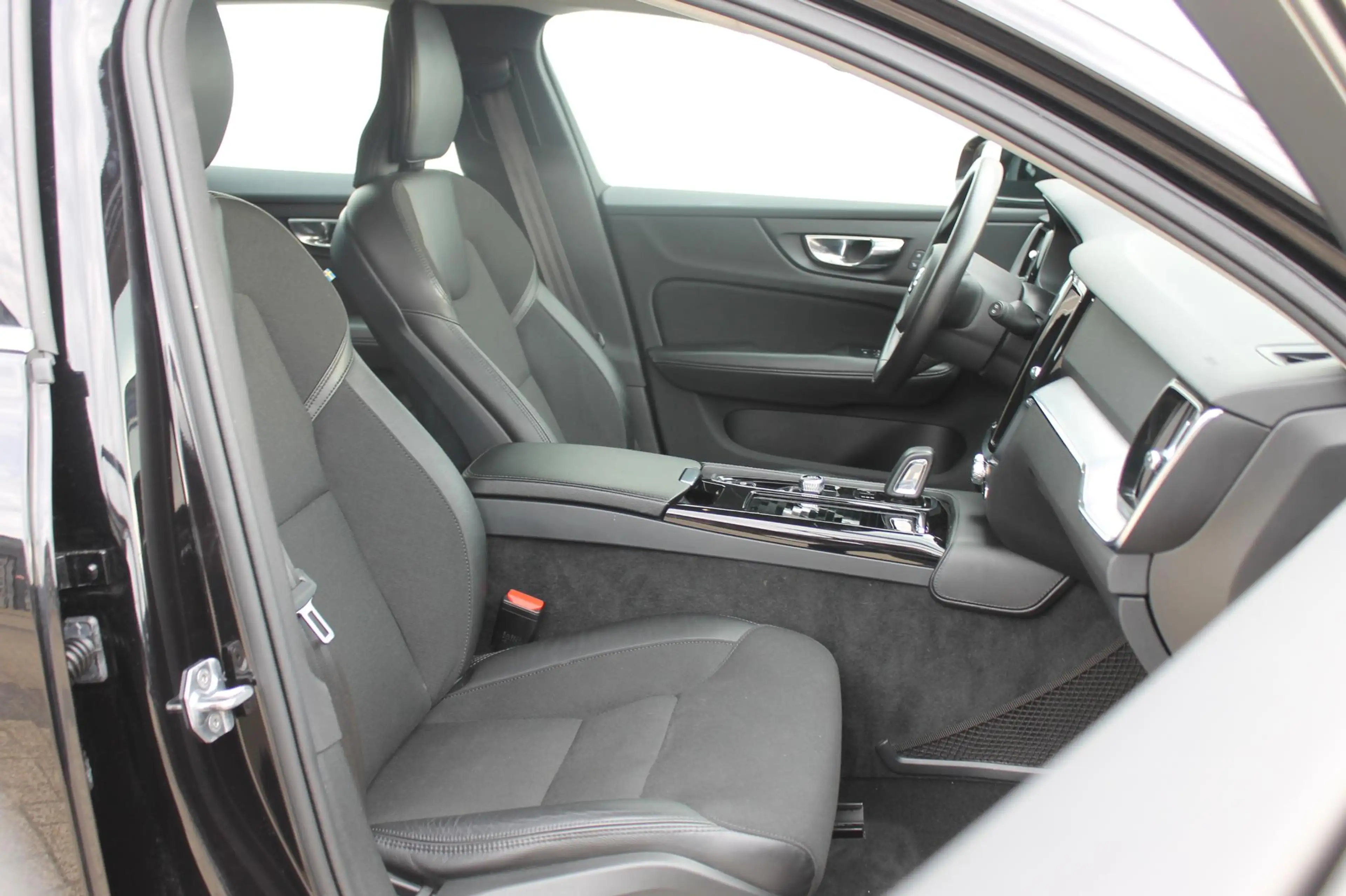 Volvo V60 T6 340PK Automaat Recharge AWD Business Pro Road S — photo 5