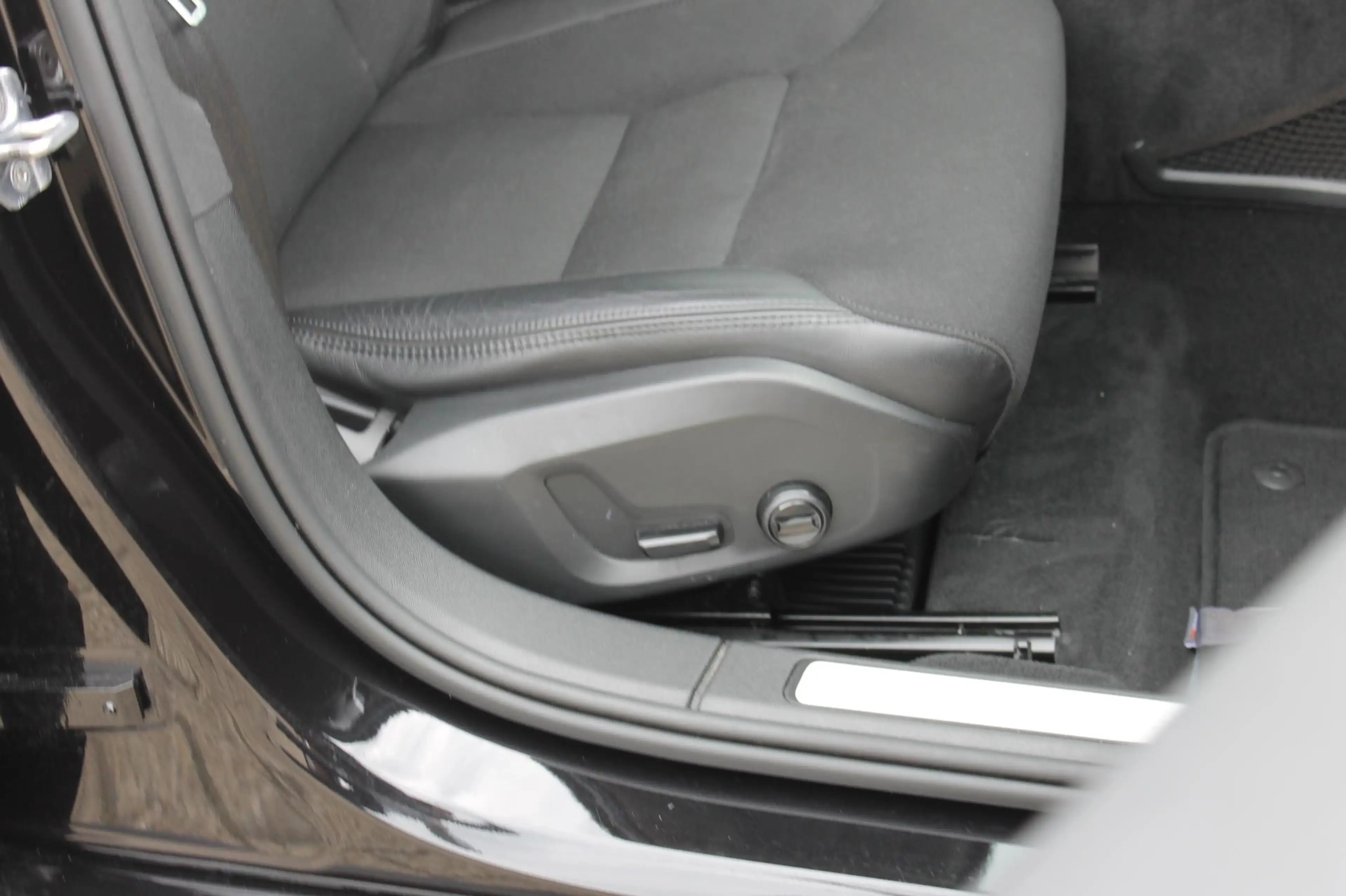 Volvo V60 T6 340PK Automaat Recharge AWD Business Pro Road S — photo 40