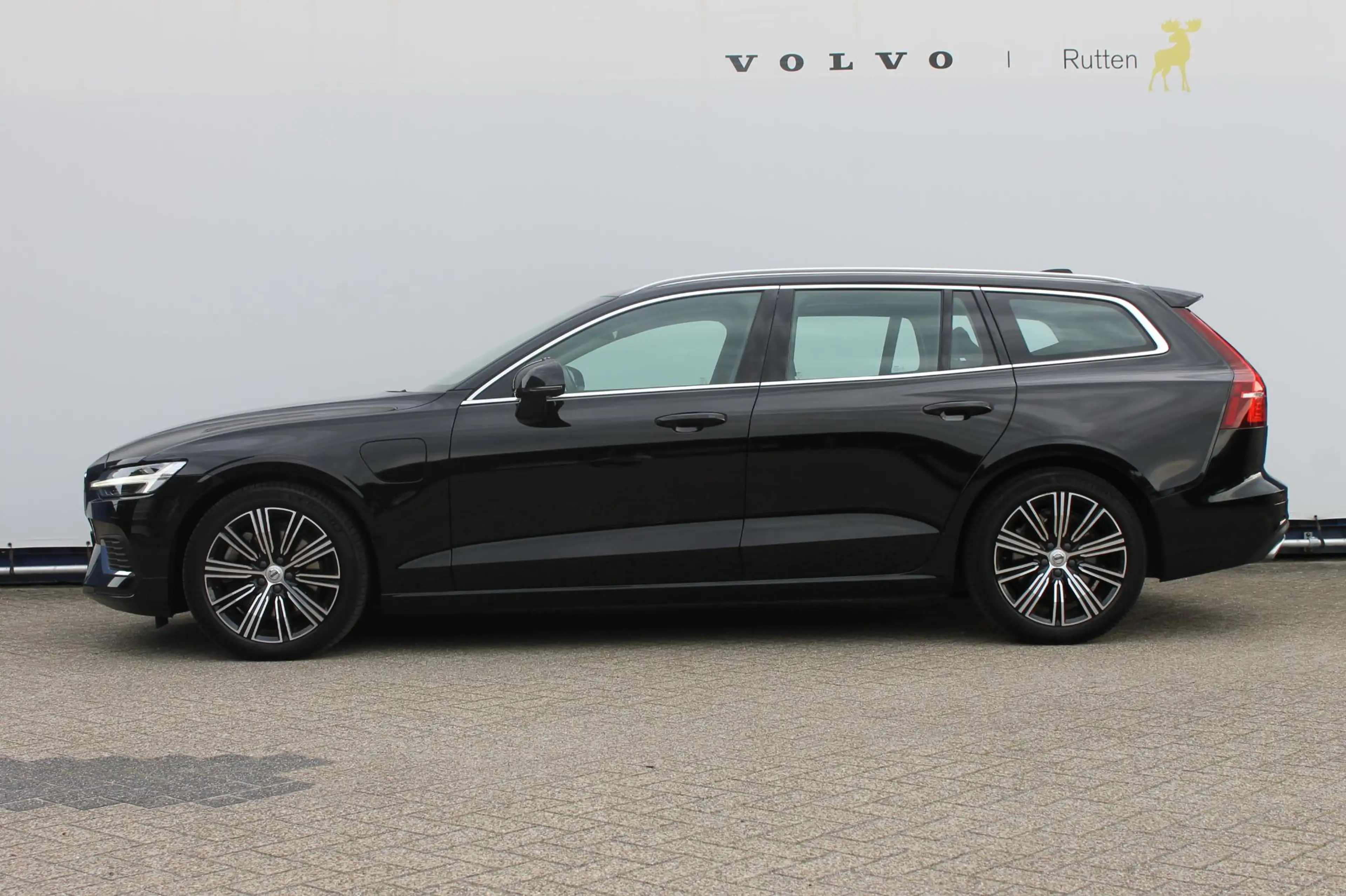 Volvo V60 T6 340PK Automaat Recharge AWD Business Pro Road S — photo 38