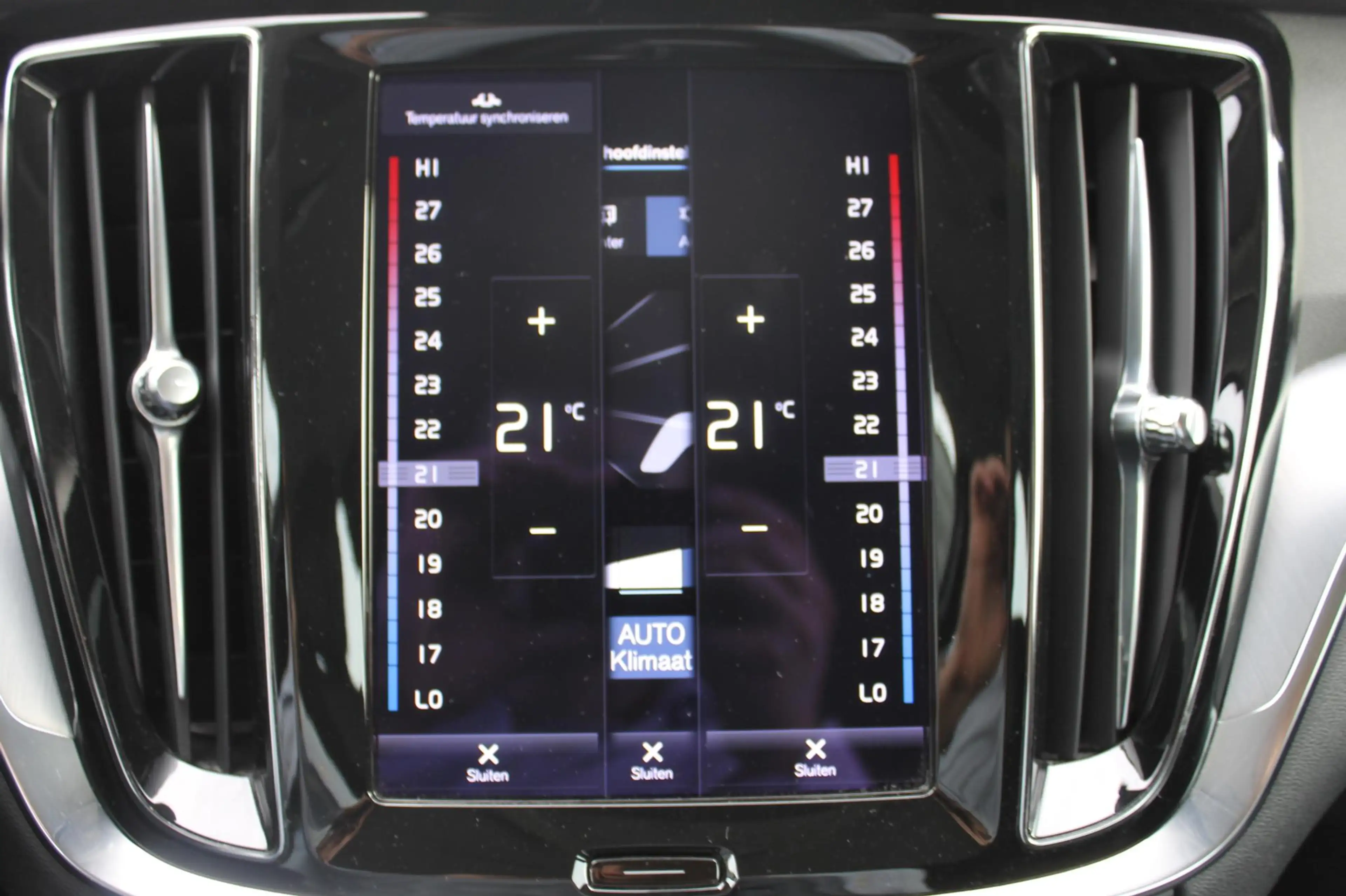 Volvo V60 T6 340PK Automaat Recharge AWD Business Pro Road S — photo 28