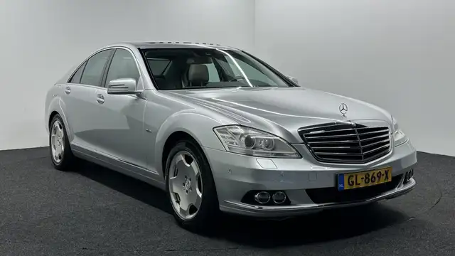 Mercedes-Benz S-Class view 3