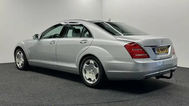 Mercedes-Benz S-Class view 4