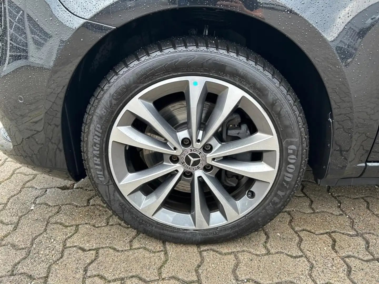 Mercedes-Benz V 300 d AVANTGARDE Extralang AIRMATIC+STHZG Zwart - 2
