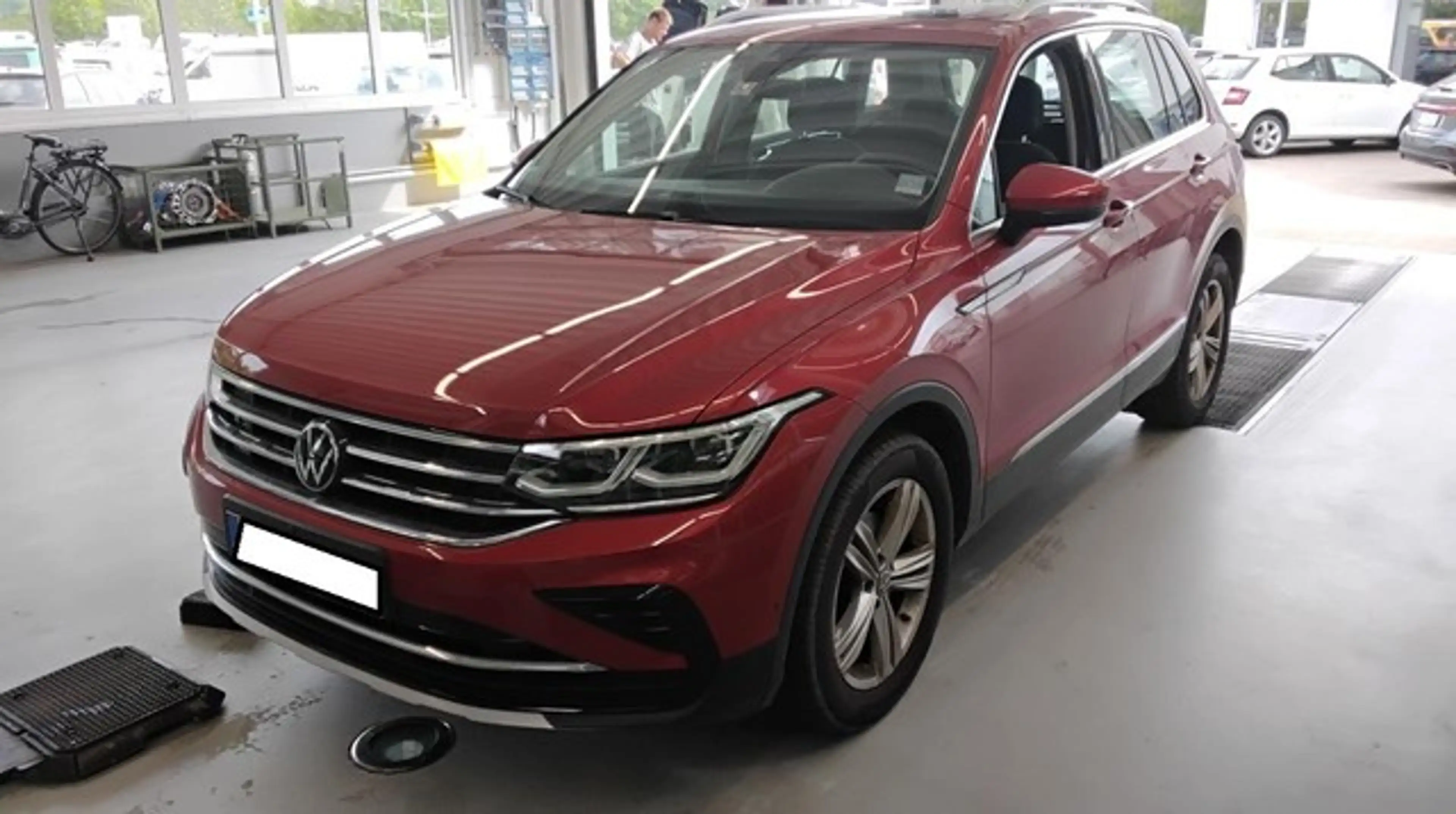Volkswagen Tiguan 2.0TDI+DSG+4M+Elegance+ACC+Pano+AHK+AreaView+Pa... — photo 2