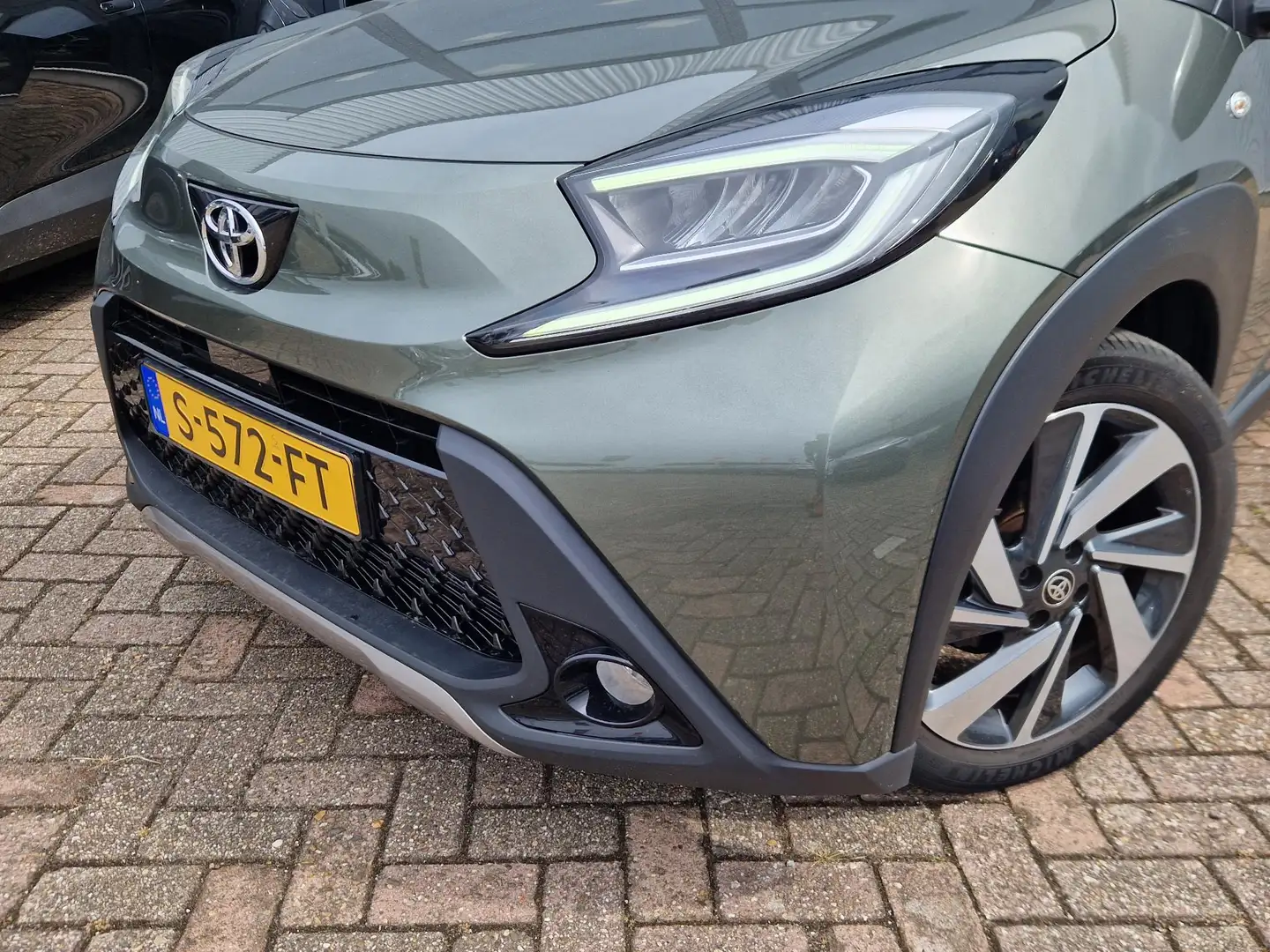 Toyota Aygo X 1.0 VVT-i S-CVT Envy Automaat Groen - 2