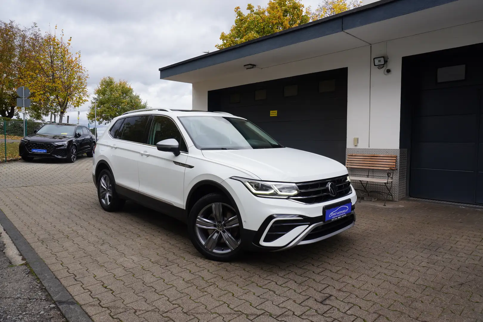 Volkswagen Tiguan Allspace 2.0 TDI Elegance 4M NAVI+PANO+StHzg+AHK+KAMERA+ALU Weiß - 1