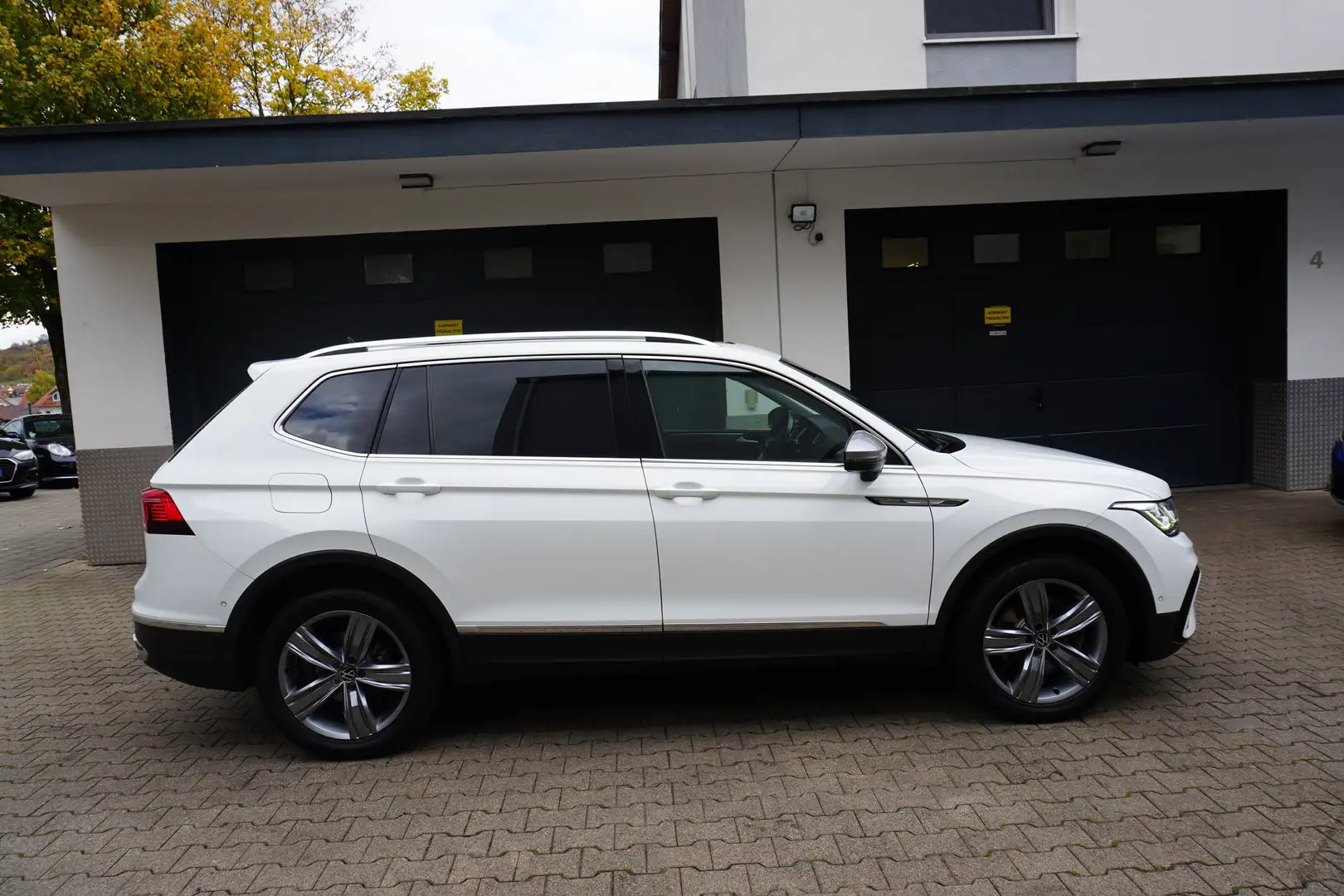 Volkswagen Tiguan Allspace 2.0 TDI Elegance 4M NAVI+PANO+StHzg+AHK+KAMERA+ALU Weiß - 2