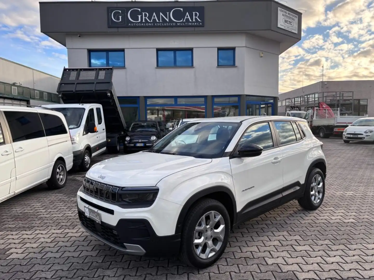 Jeep Avenger 1.2 Turbo 100 CV Altitude Bianco - 1