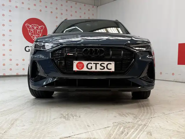 Audi E-Tron view 3