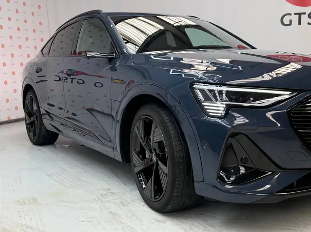 Audi E-Tron view 4