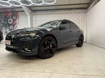 Sportback 55 Sline Black styling pakket plus Virtual mirrors 360 Nightvision Volleder 22" black Audi sport velgen ACC