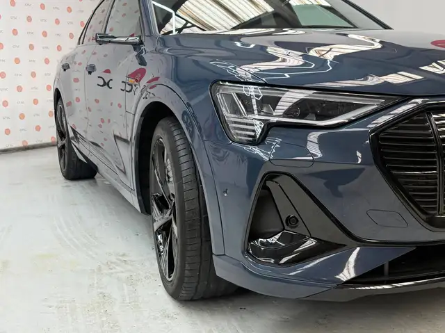 Audi E-Tron view 5