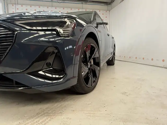 Audi E-Tron view 11