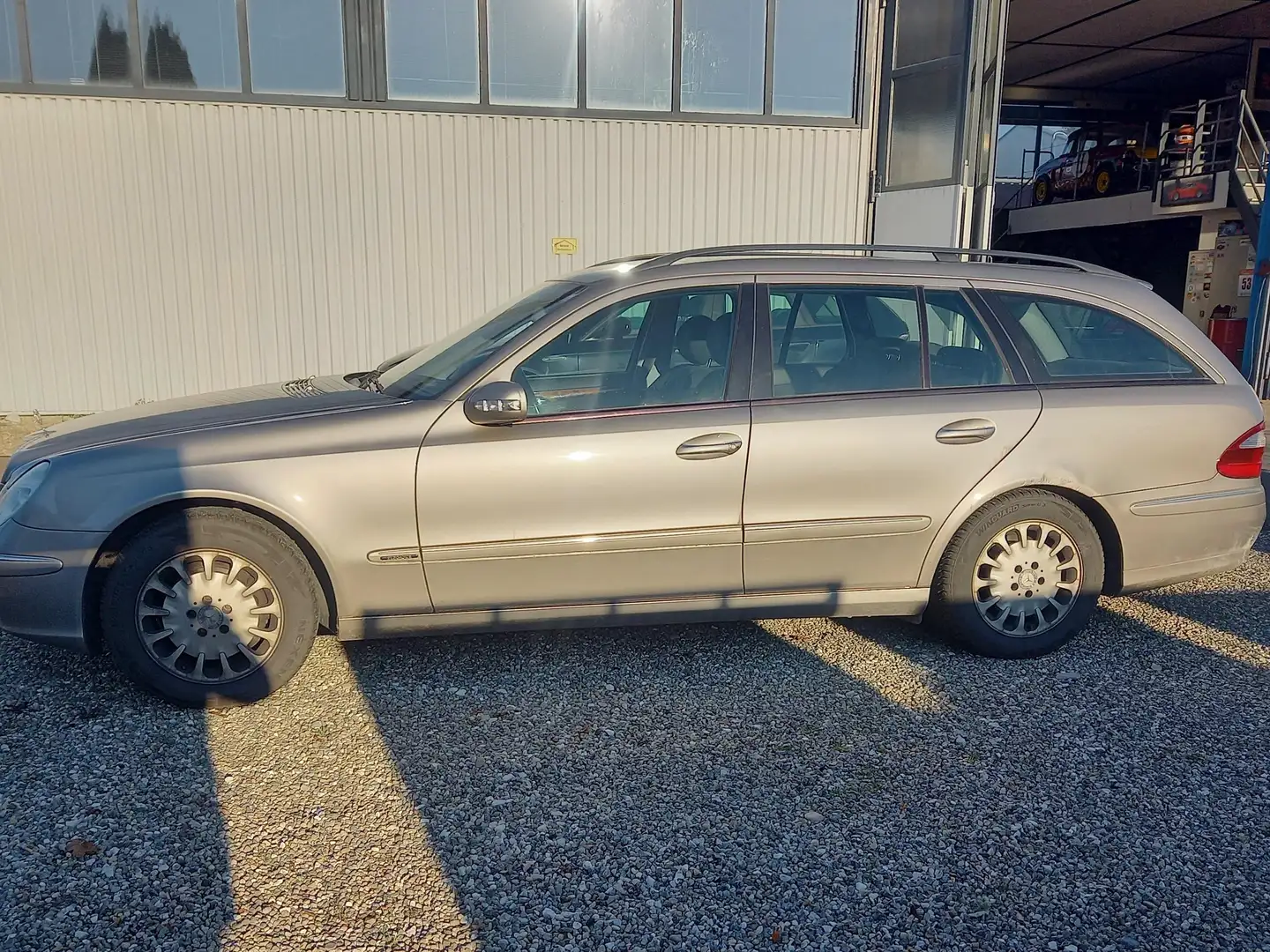 Mercedes-Benz E 200 E 200 T Kompressor (211.242) Silber - 2