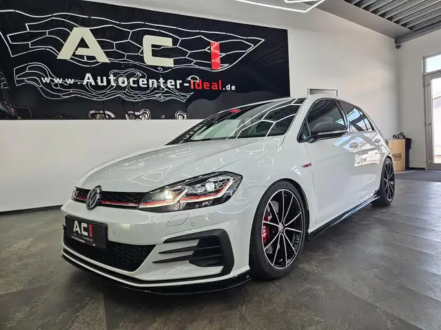 Volkswagen Golf view 2