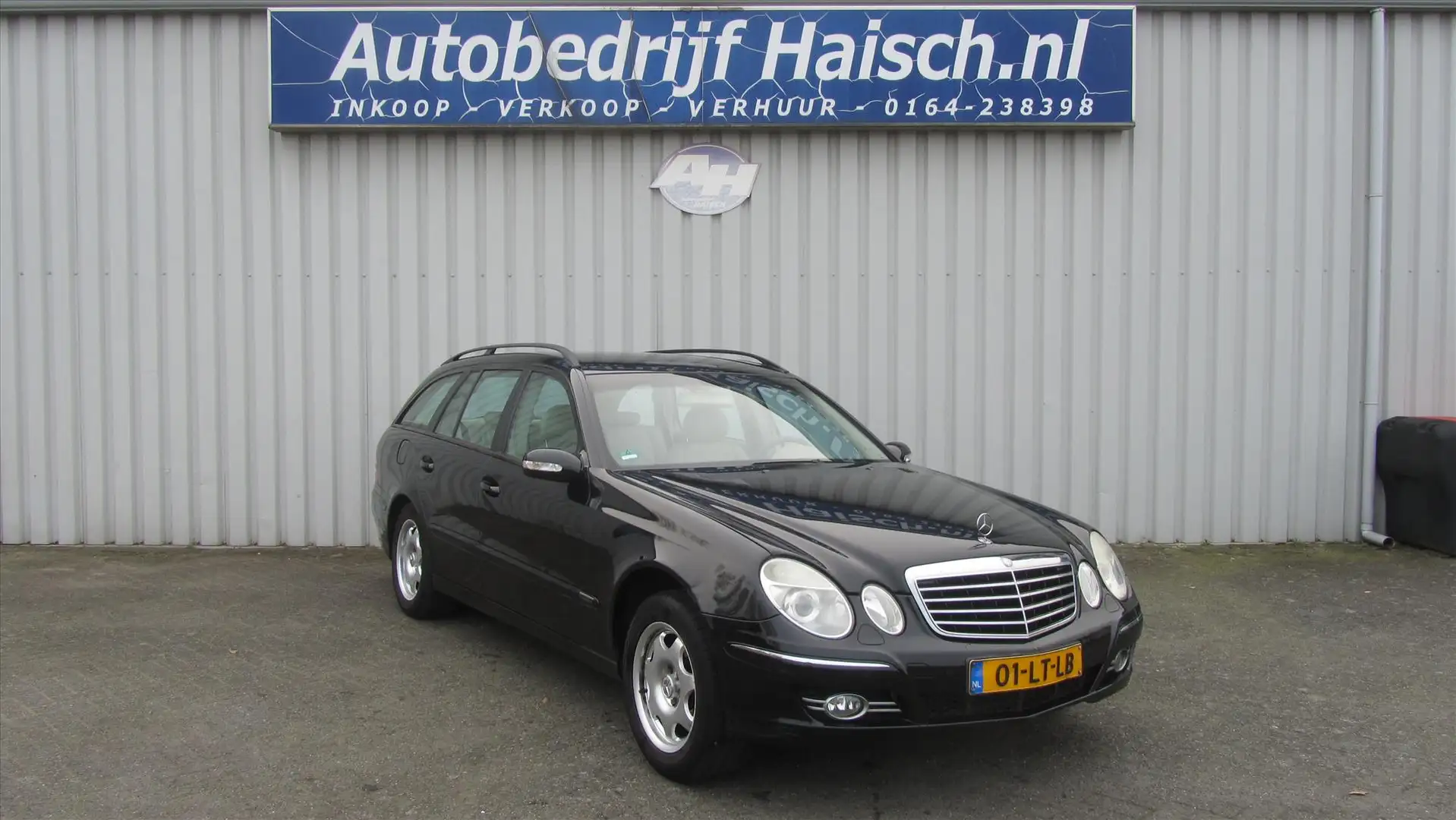 Mercedes-Benz E 200 1.8 E200 KOMPR COMBI AUT Schwarz - 1