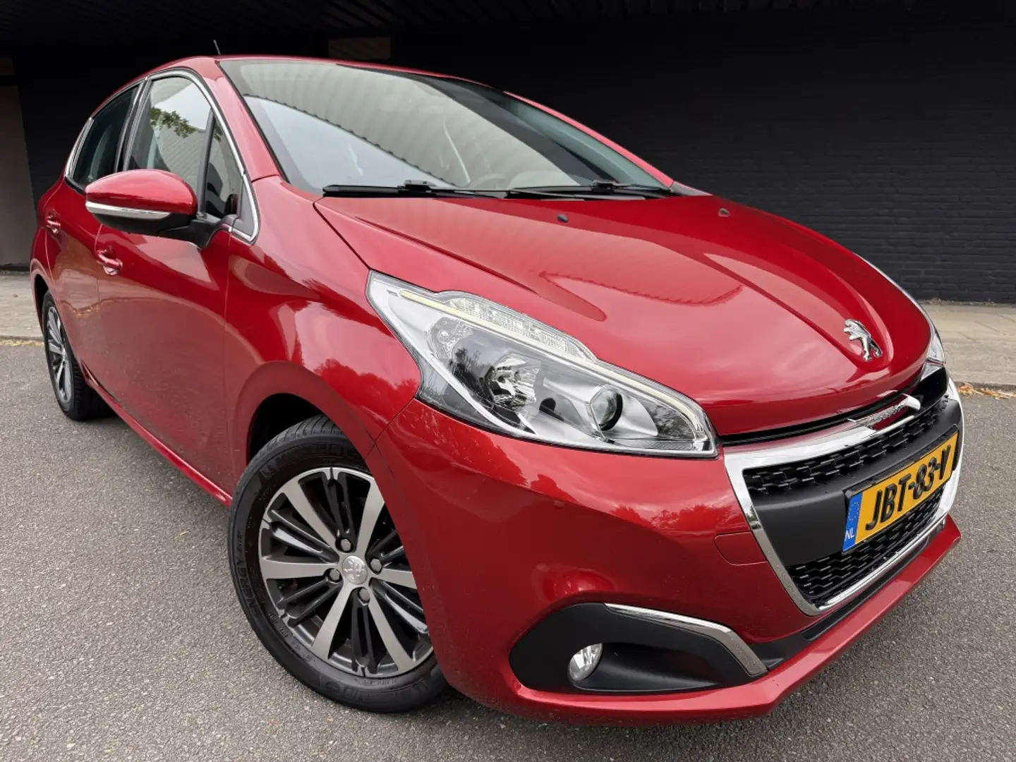 Peugeot 208 1.2 Turbo // Allure // Carlay // Android auto // A Rouge - 1