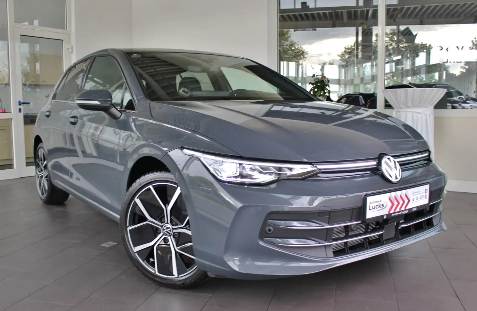 Volkswagen Golf EDITION 50 1.5 eTSI DSG Pano HUD Grijs - 1