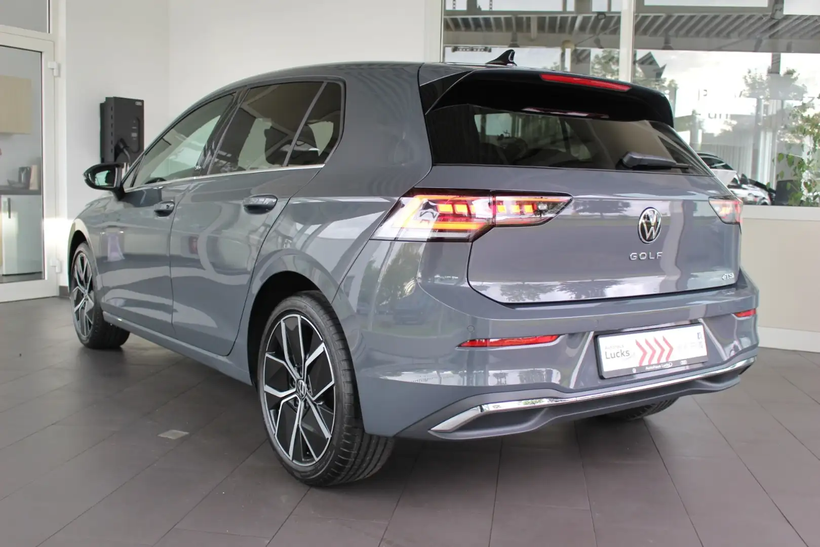 Volkswagen Golf EDITION 50 1.5 eTSI DSG Pano HUD Grijs - 2