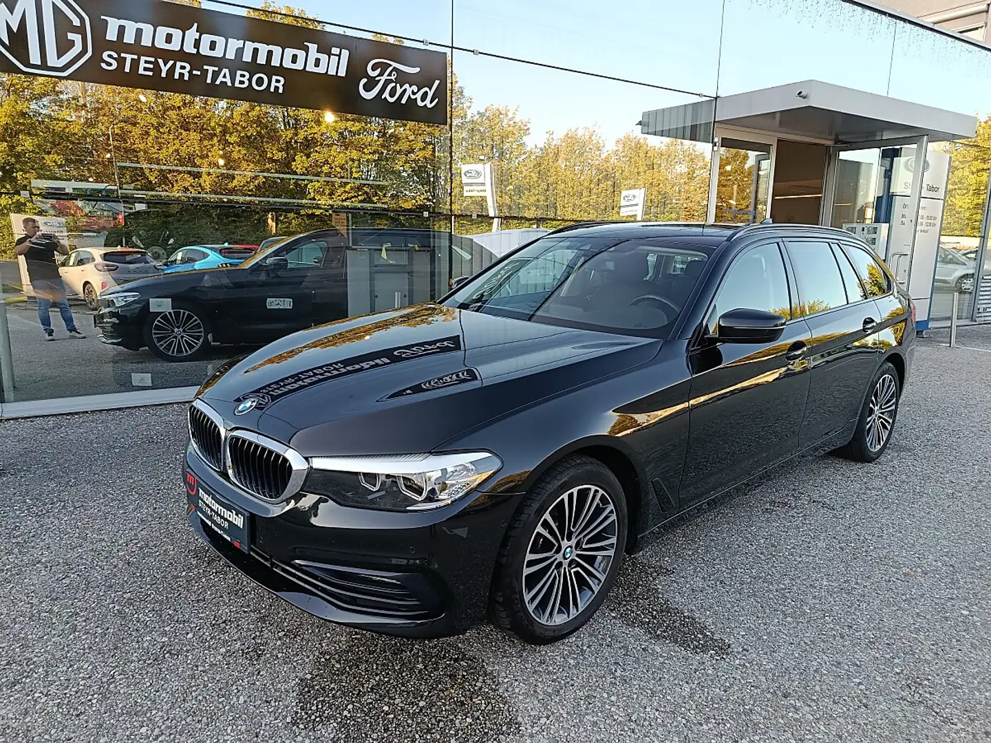 BMW 520 d Touring Aut. Schwarz - 1