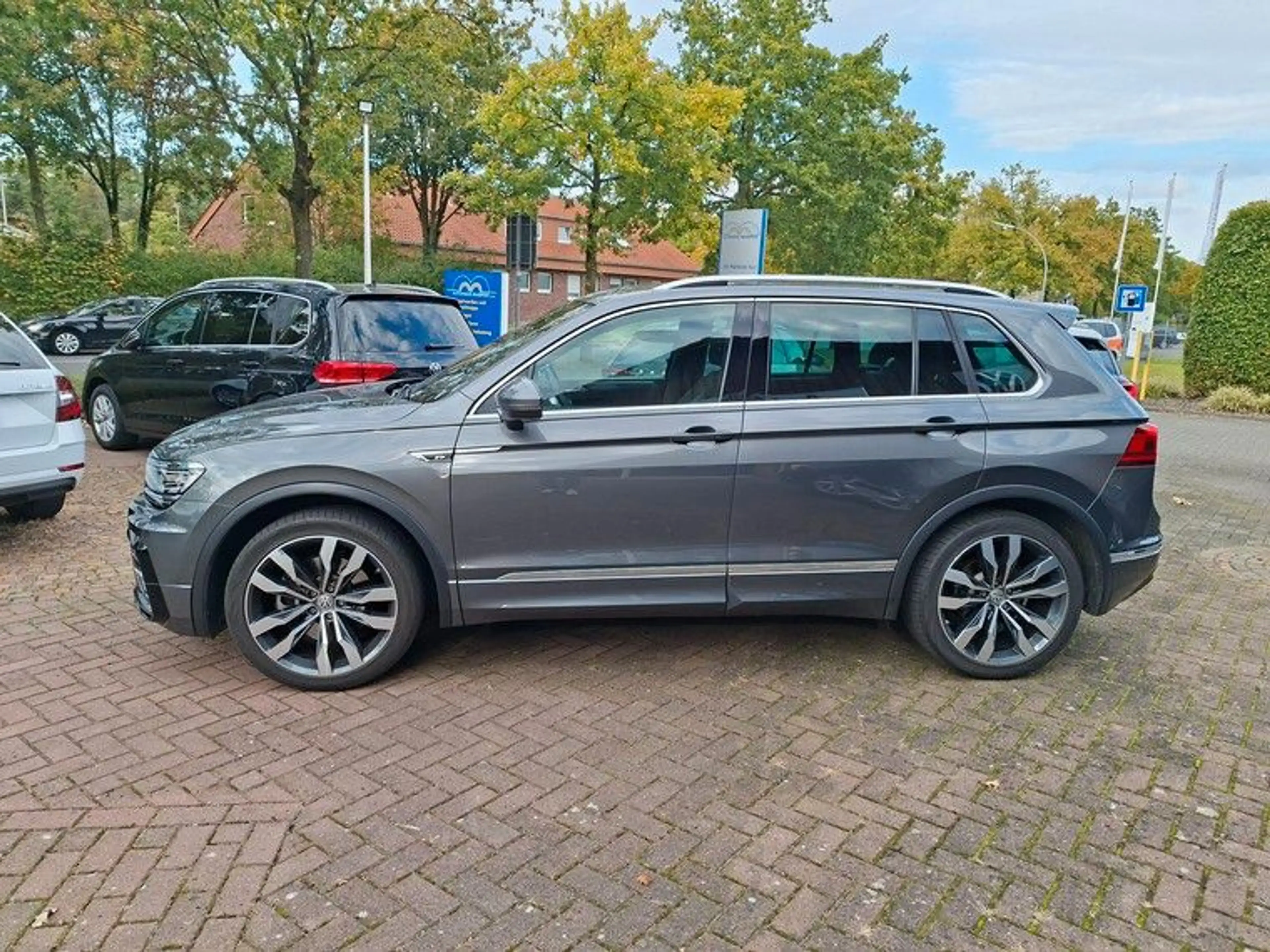 Volkswagen Tiguan 2,0 TDI Highline 4Motion R-LINE — photo 2