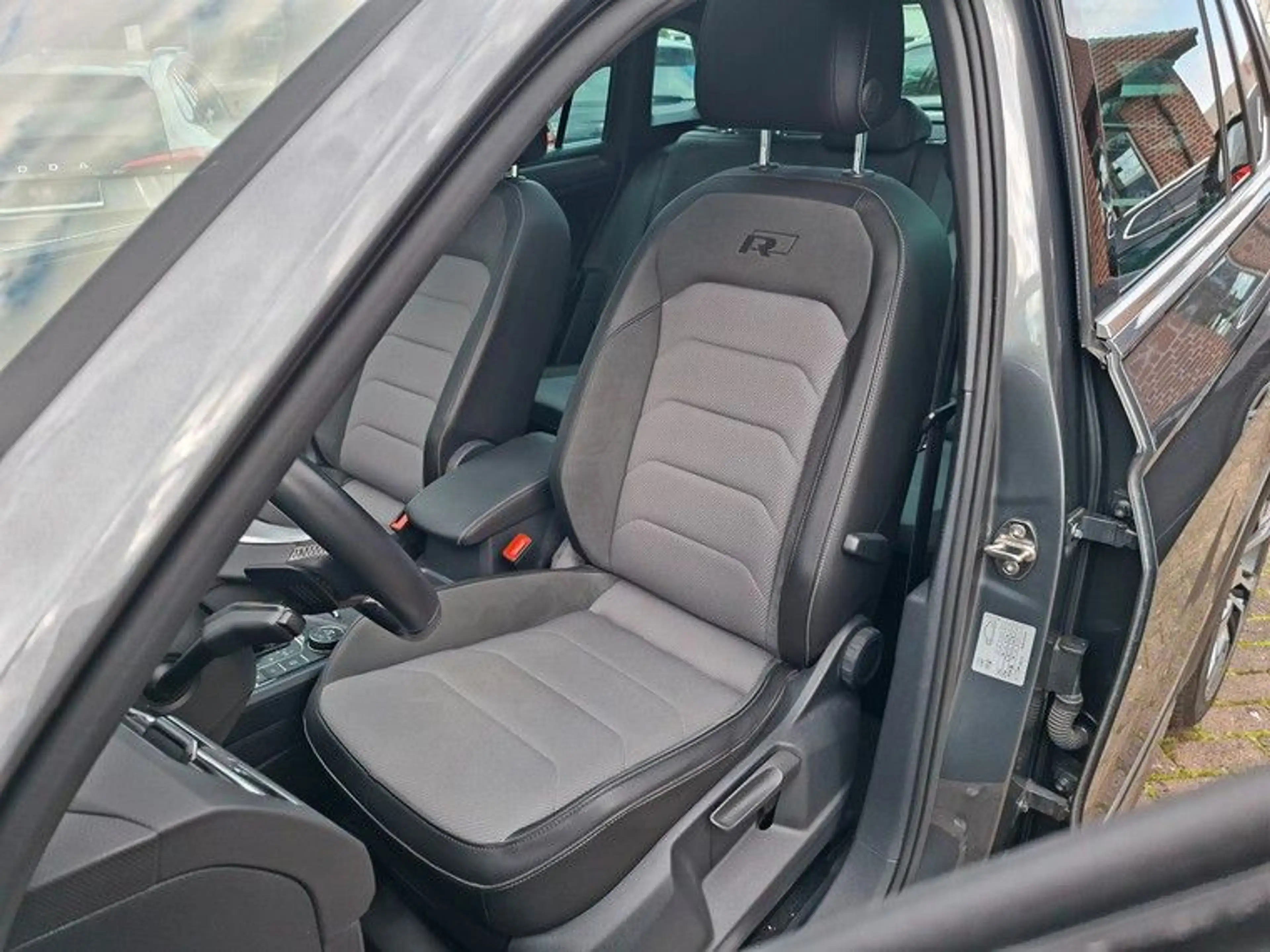 Volkswagen Tiguan 2,0 TDI Highline 4Motion R-LINE — photo 10