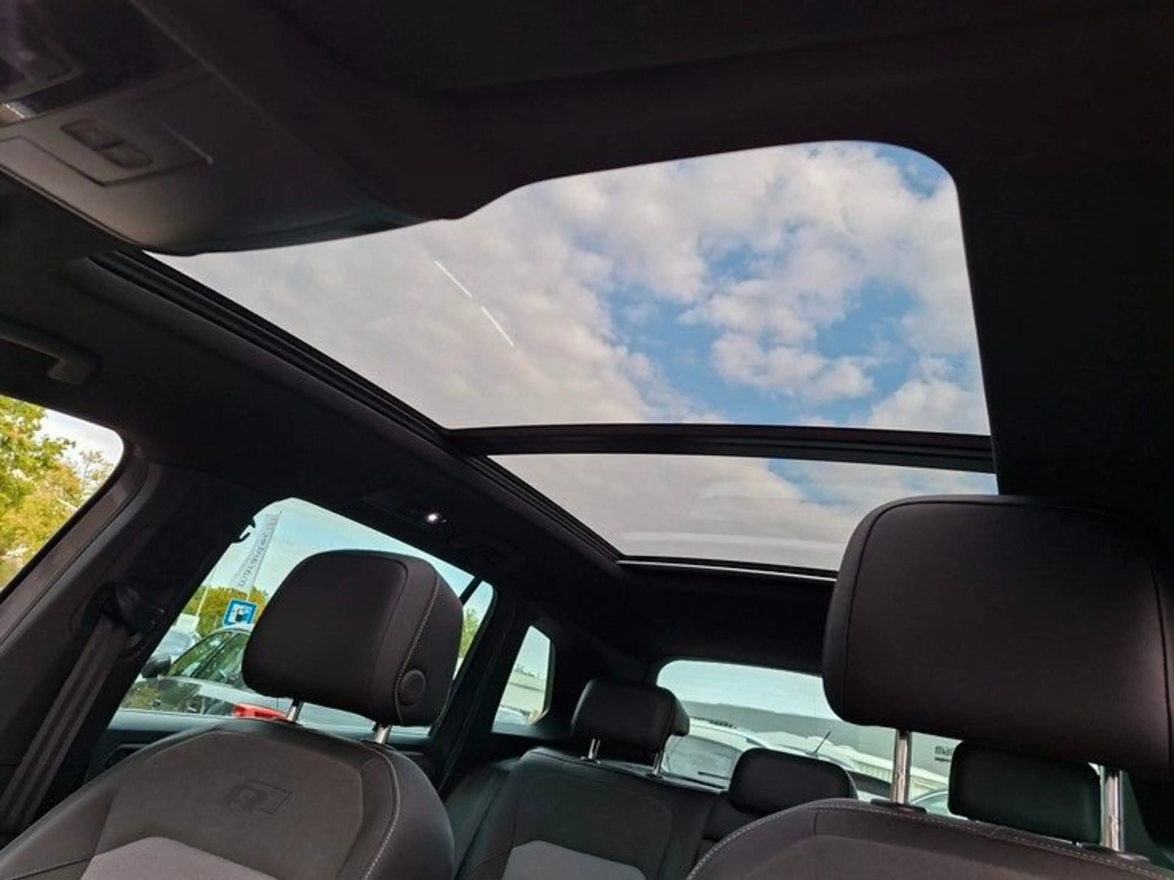 Volkswagen Tiguan 2,0 TDI Highline 4Motion R-LINE — photo 14