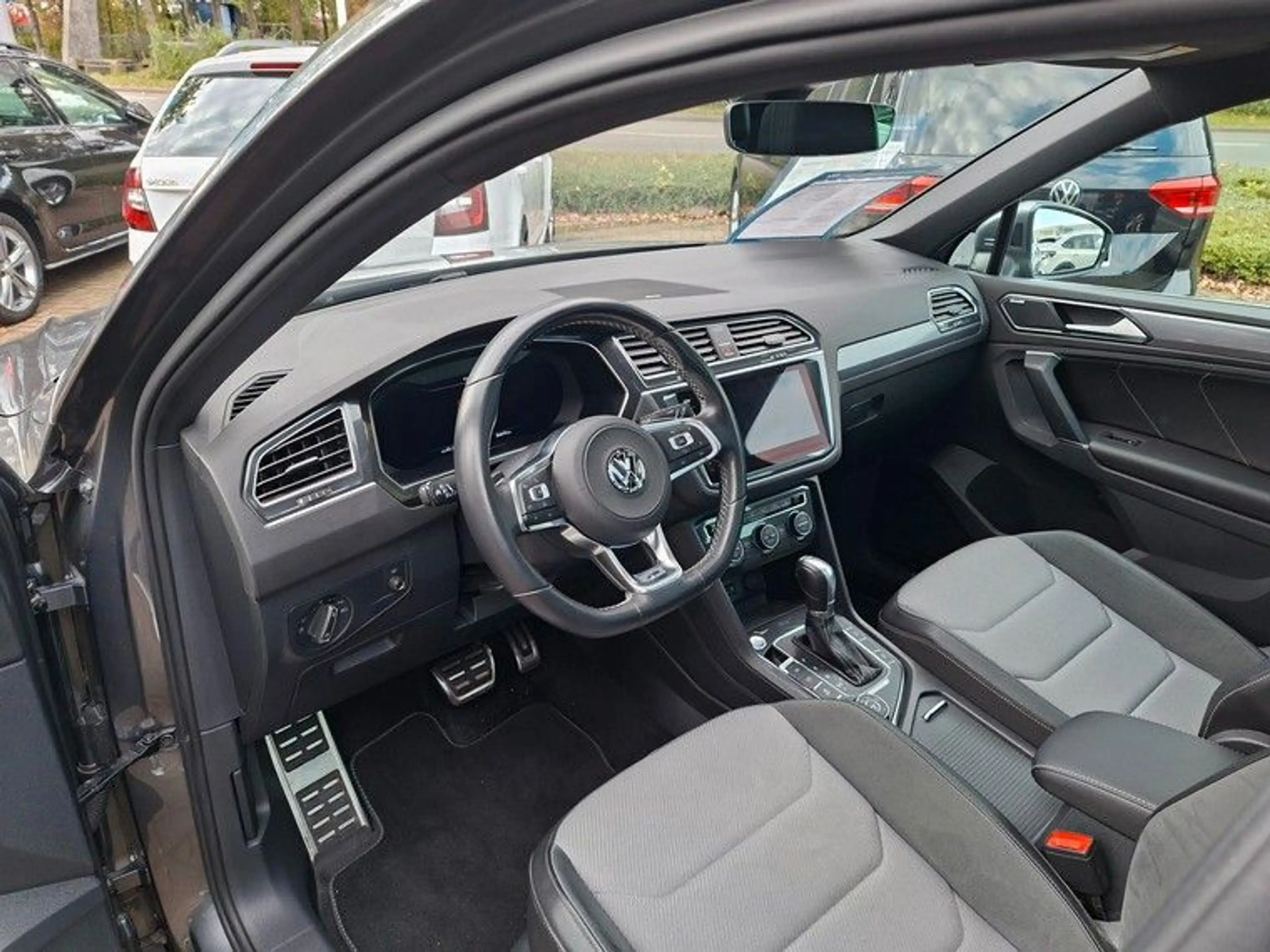 Volkswagen Tiguan 2,0 TDI Highline 4Motion R-LINE — photo 9