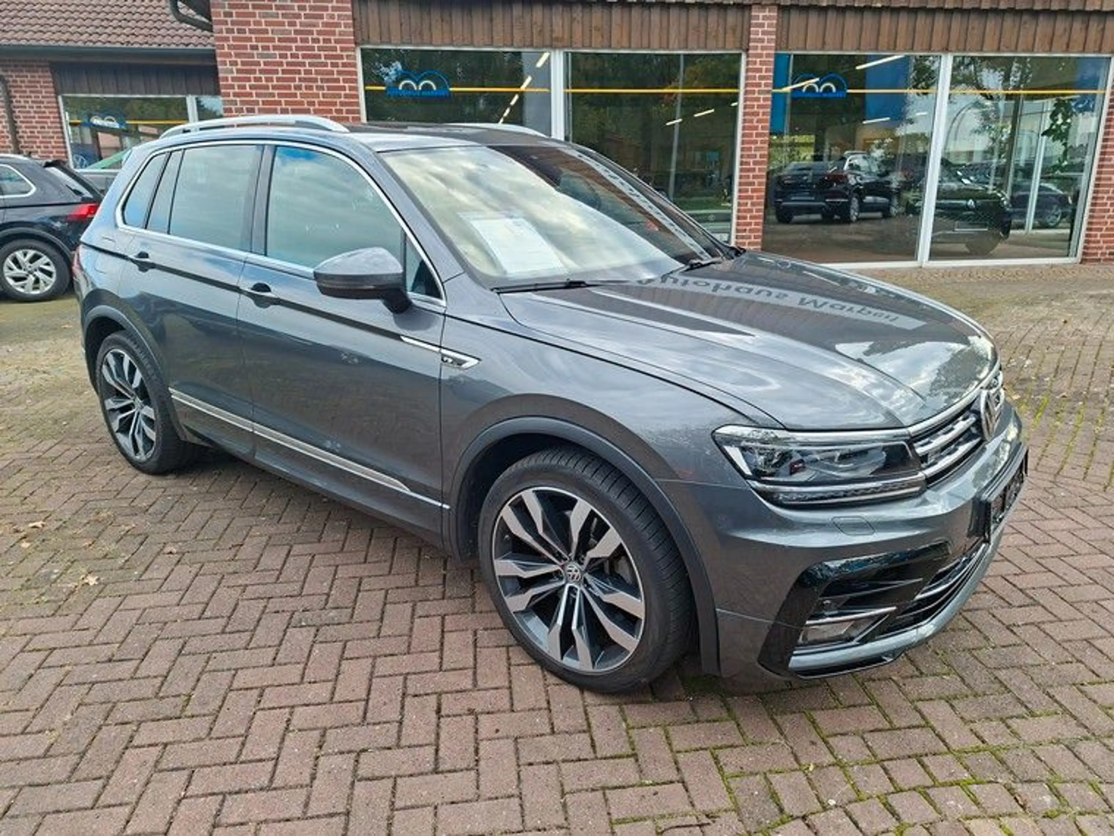 Volkswagen Tiguan 2,0 TDI Highline 4Motion R-LINE — photo 7