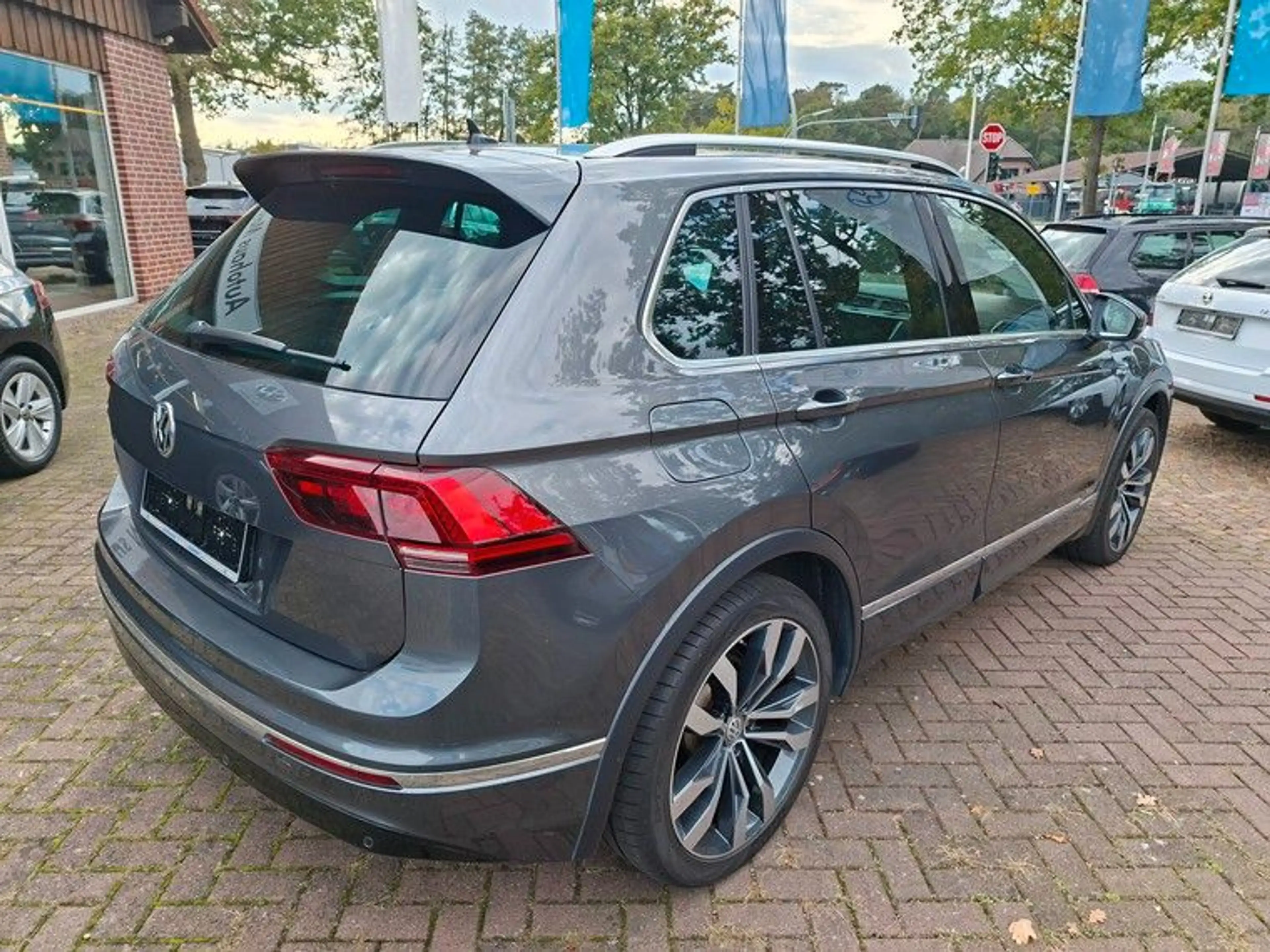 Volkswagen Tiguan 2,0 TDI Highline 4Motion R-LINE — photo 5
