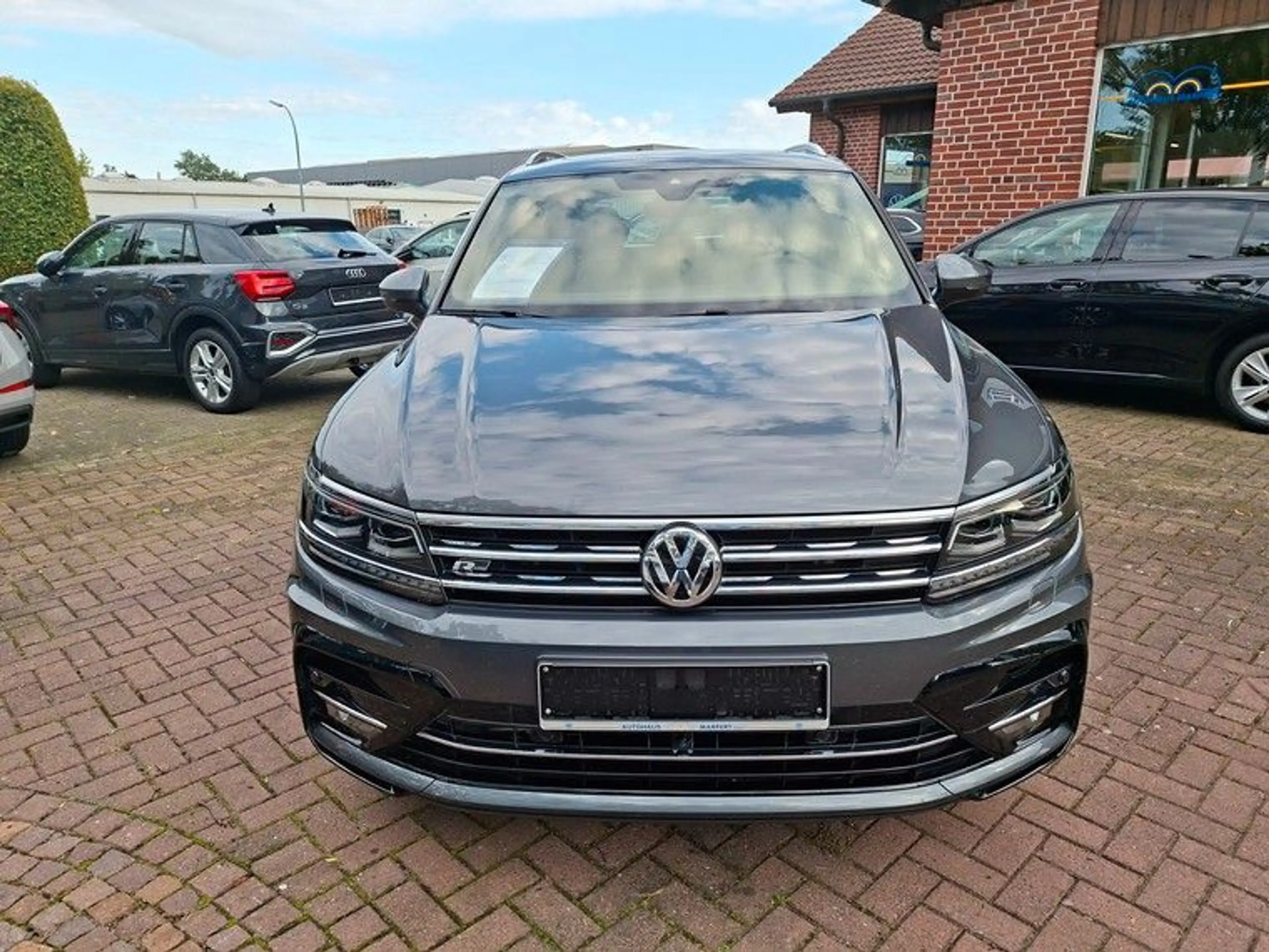 Volkswagen Tiguan 2,0 TDI Highline 4Motion R-LINE — photo 8