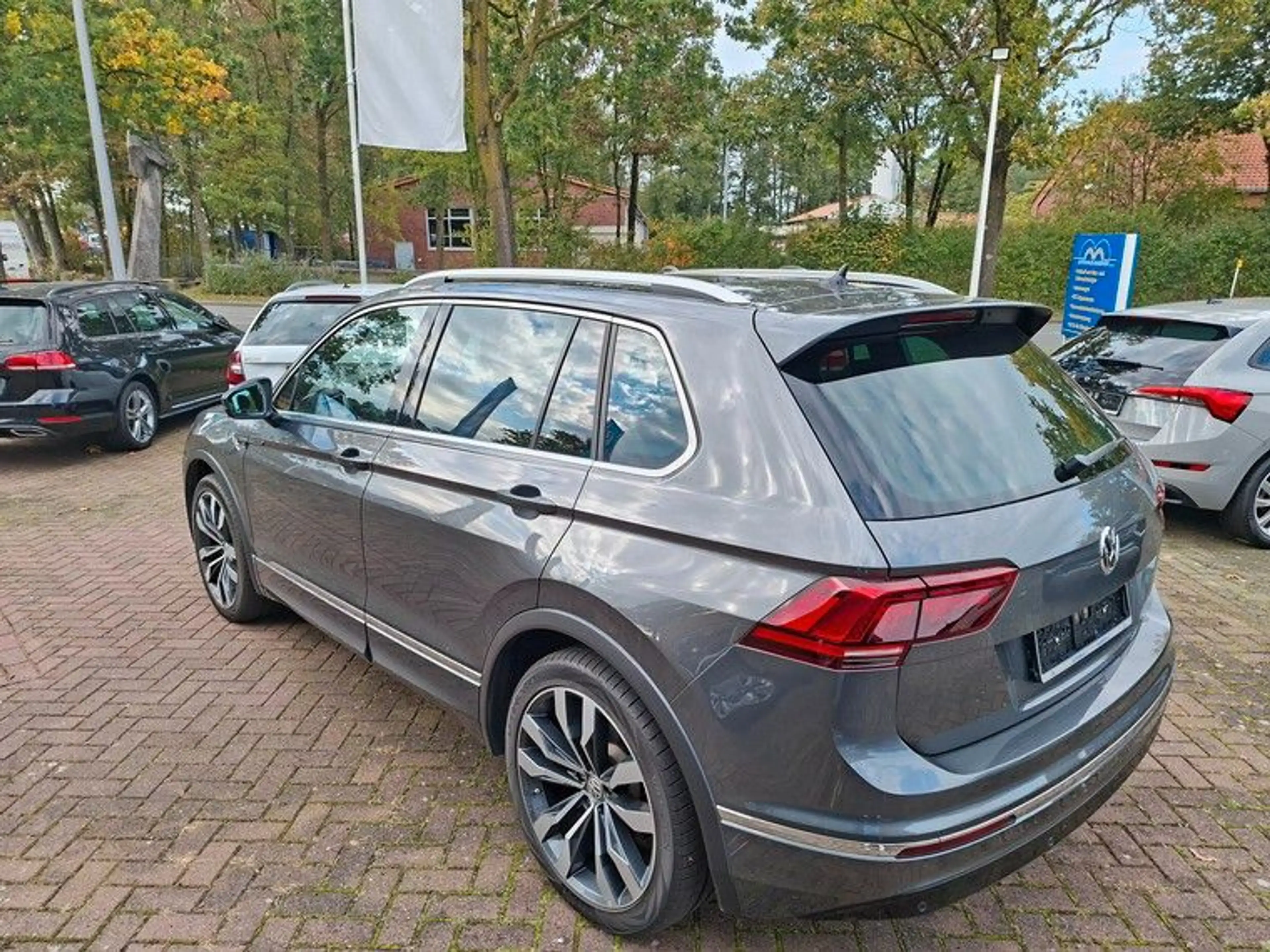 Volkswagen Tiguan 2,0 TDI Highline 4Motion R-LINE — photo 3