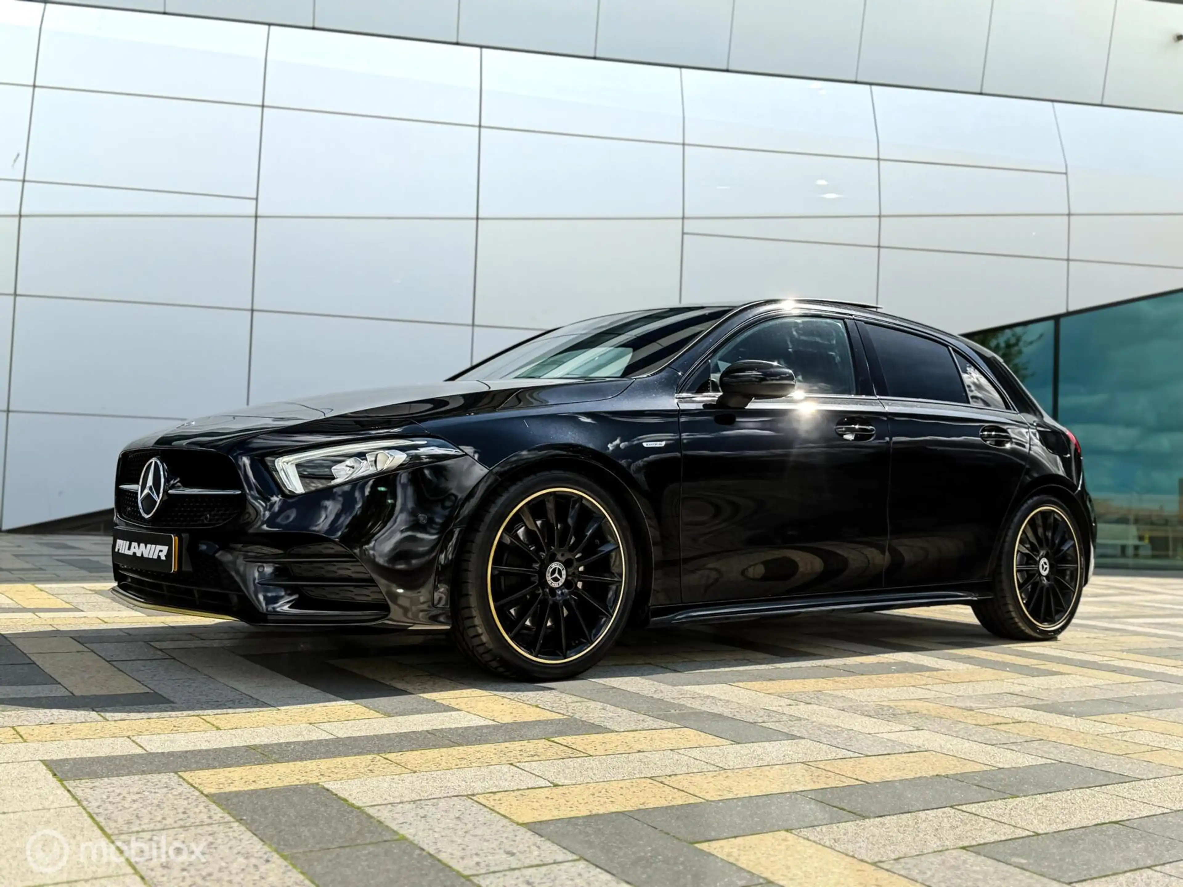 Mercedes-Benz A 220 Editon 1 AMG Line | Pano | Camera — photo 4