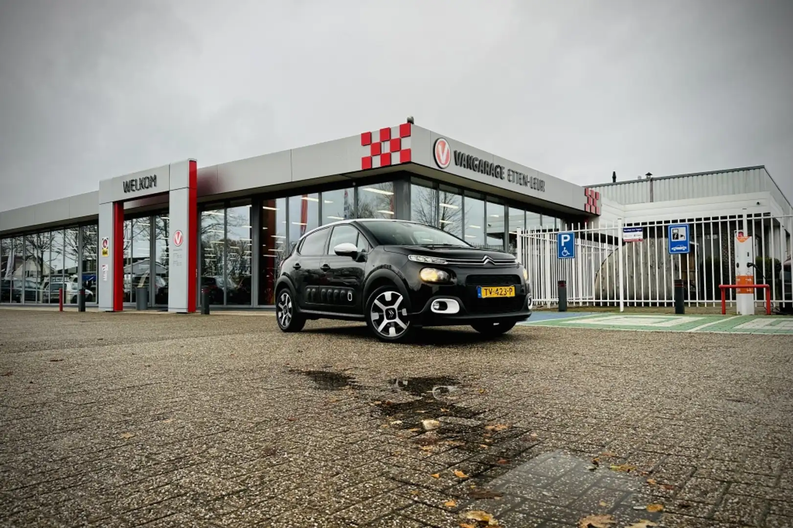 Citroen C3 1.2 110PK Shine | CAMERA | CLIMA | CRUISE | APPLE Zwart - 2