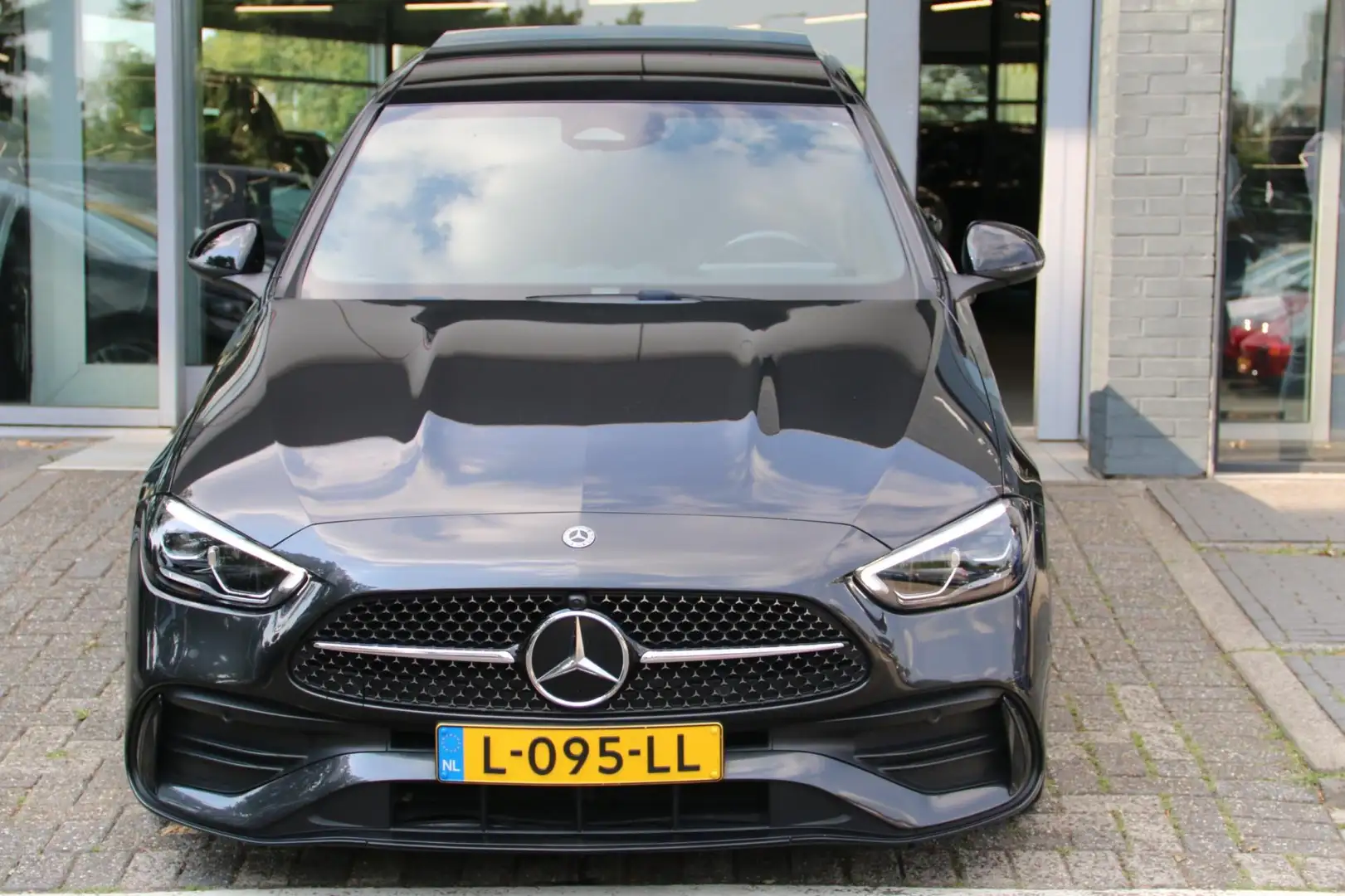 Mercedes-Benz C 180 AMG Line PANO-DAK NL-AUTO NAP INCL BTW! Grijs - 2