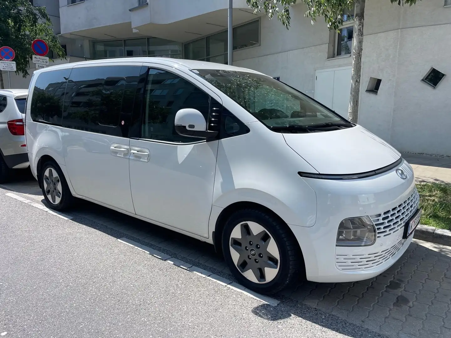 Hyundai STARIA Bus 2,2 CRDi Trend Line 4WD DCT Aut. - 2