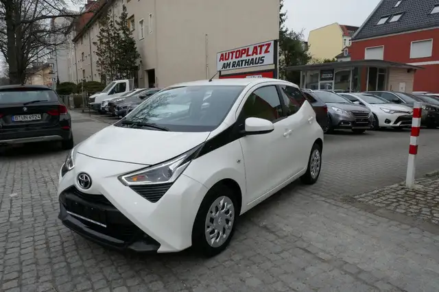 Toyota Aygo AYGO x-play 690km!